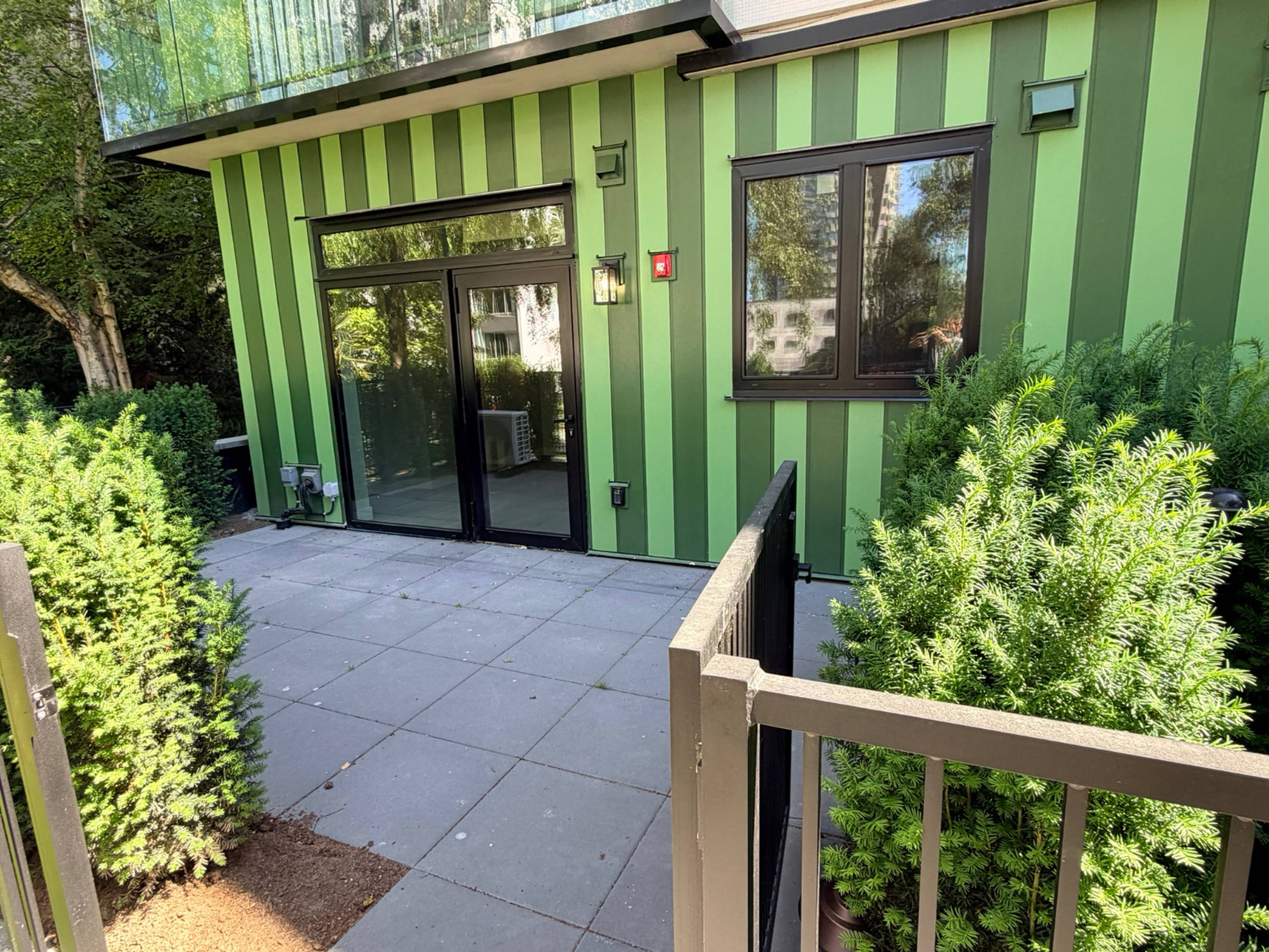 1 ch.  · 1 s. de bains for rent $2,440 / mois