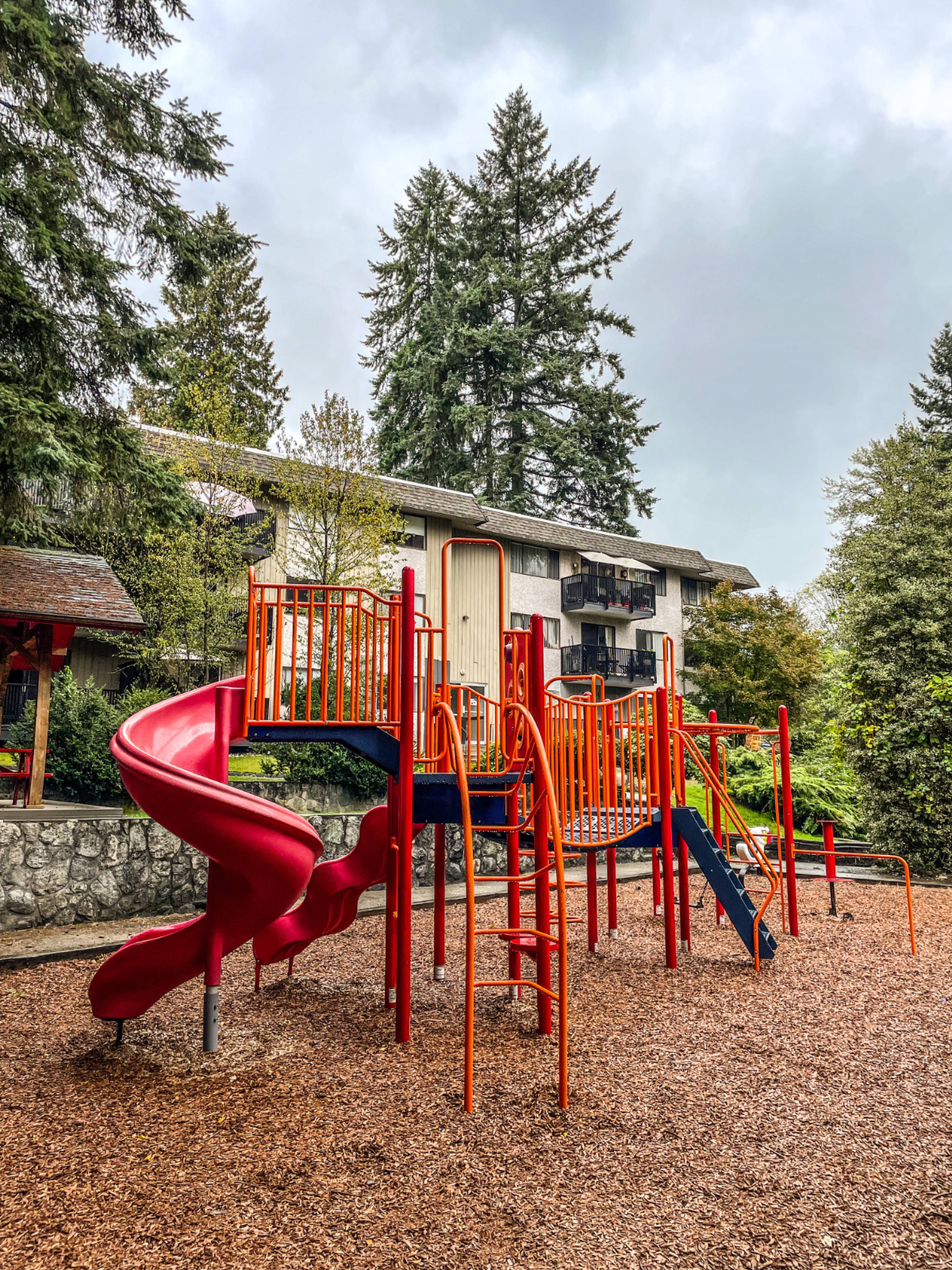 2 ch.  · 1 s. de bains for rent $2,700 / mois