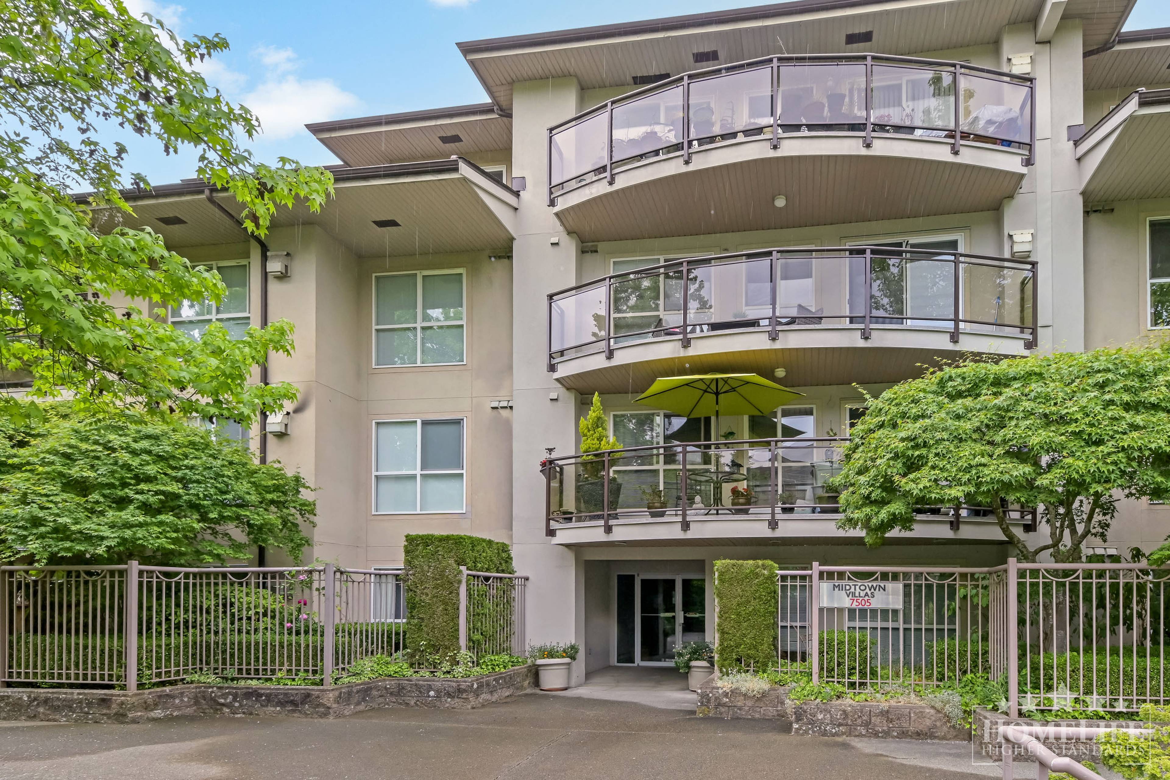 2 ch.  · 2 s. de bains for rent $2,250 / mois