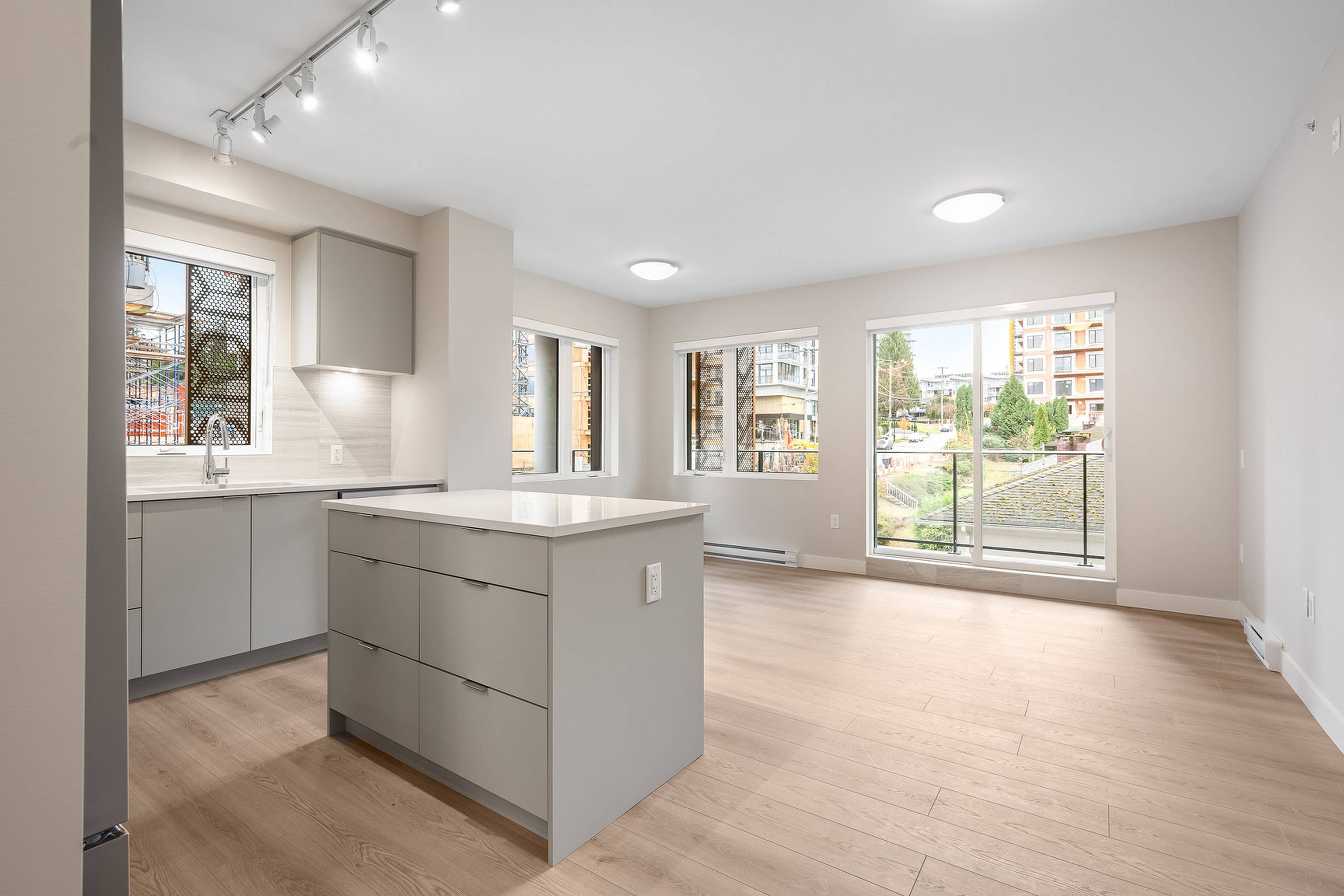 2 ch.  · 2 s. de bains for rent $2,760 / mois