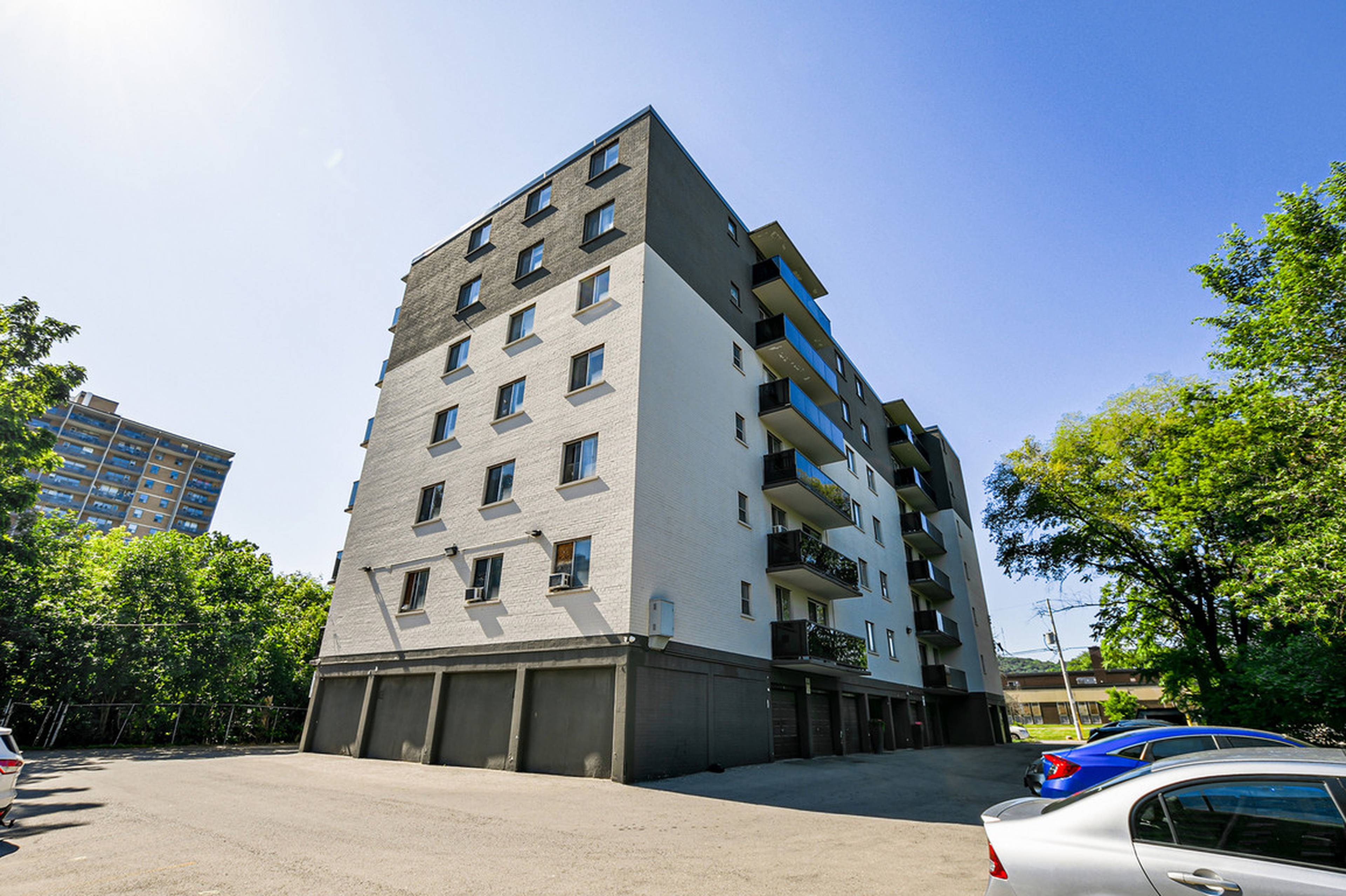 1 室  · 1 卫 for rent $1,722 / 月