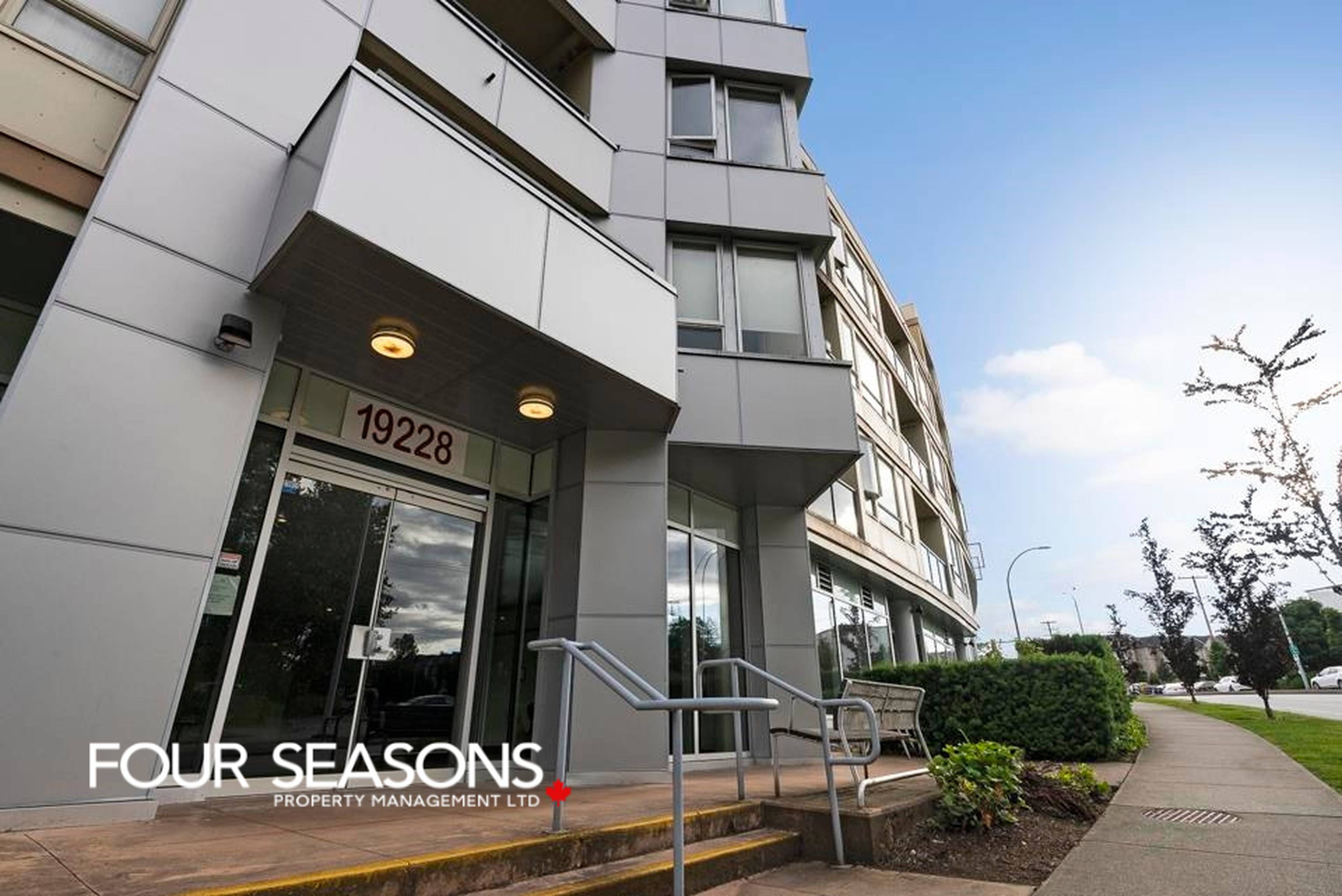2 室  · 2 卫 for rent $2,400 / 月