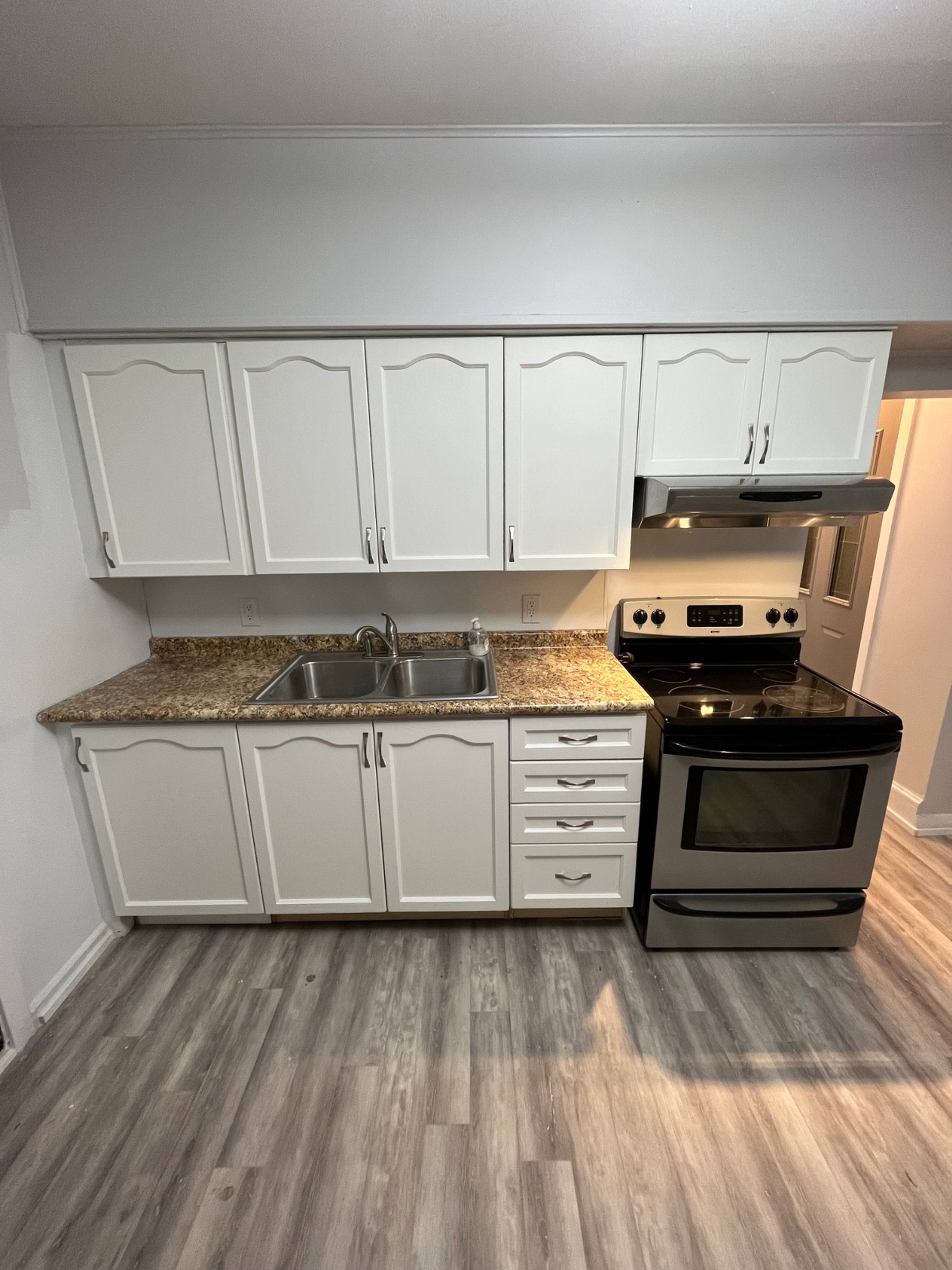 2 ch.  · 1 s. de bains for rent $1,600 / mois