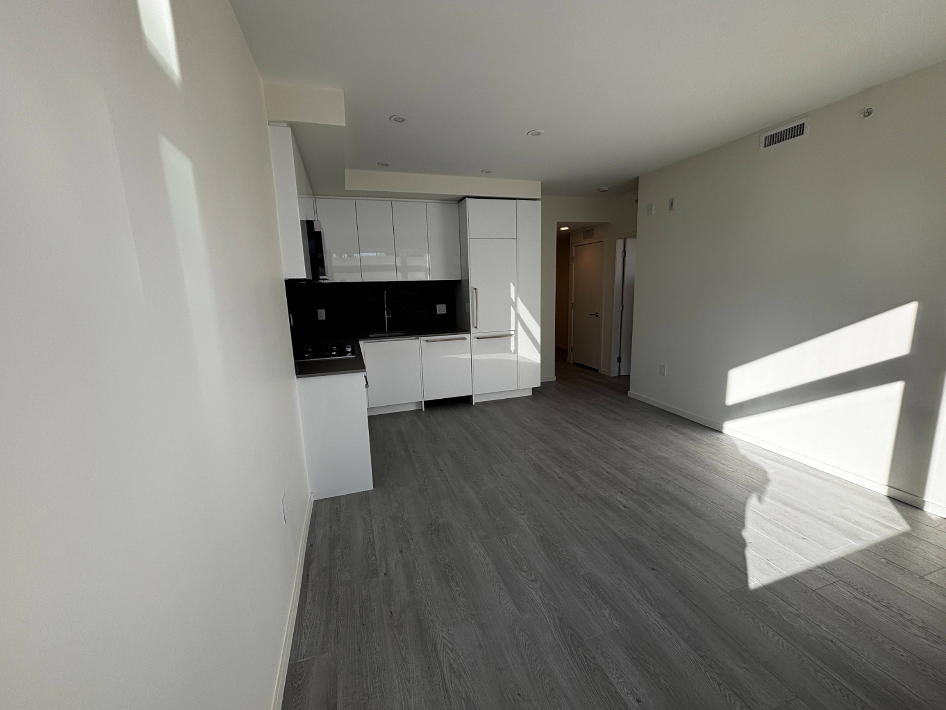 1 ch.  · 1 s. de bains for rent $2,300 / mois