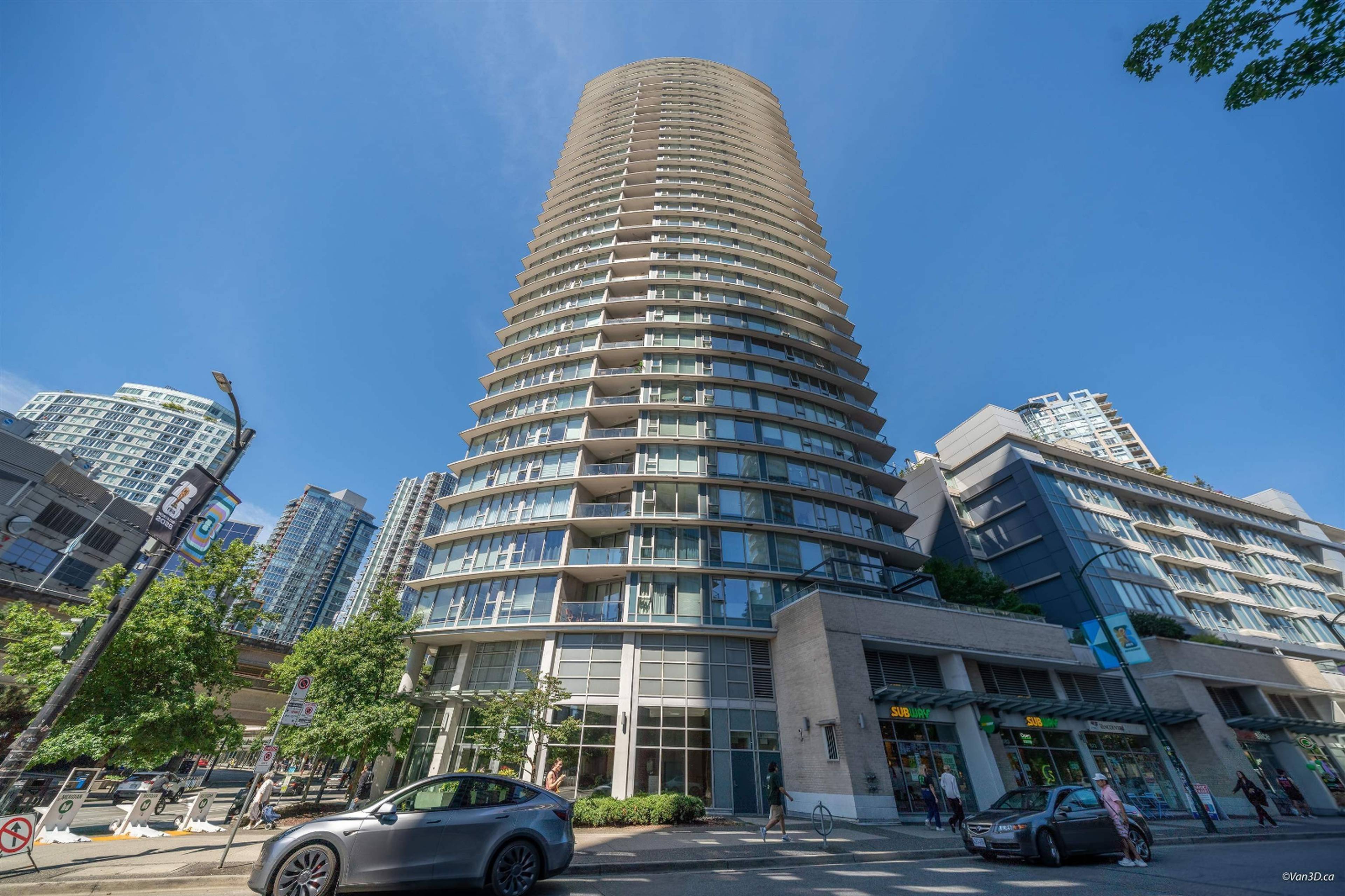 1 ch.  · 1 s. de bains for rent $1,200 / mois
