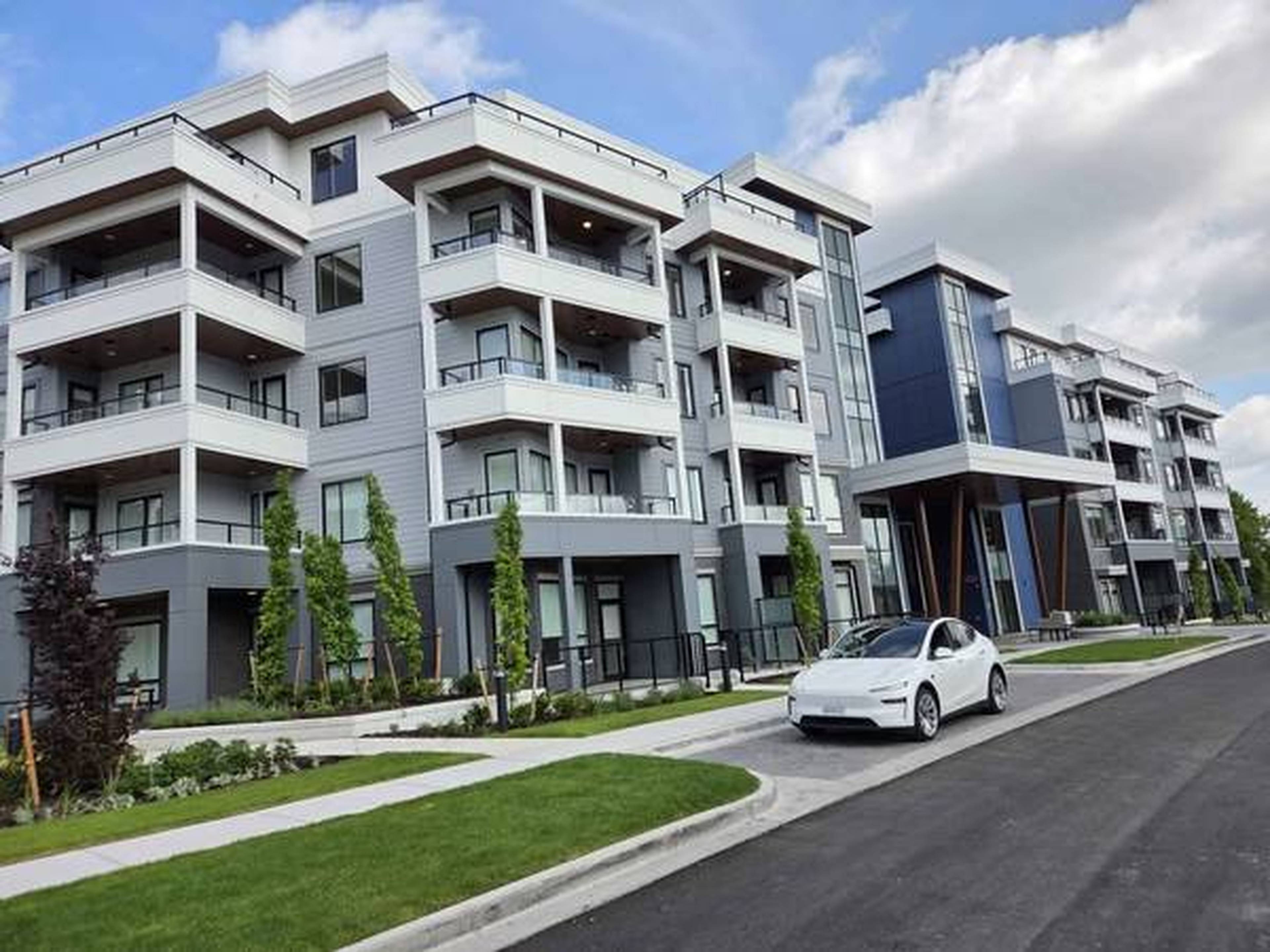 1 ch.  · 1 s. de bains for rent $1,850 / mois