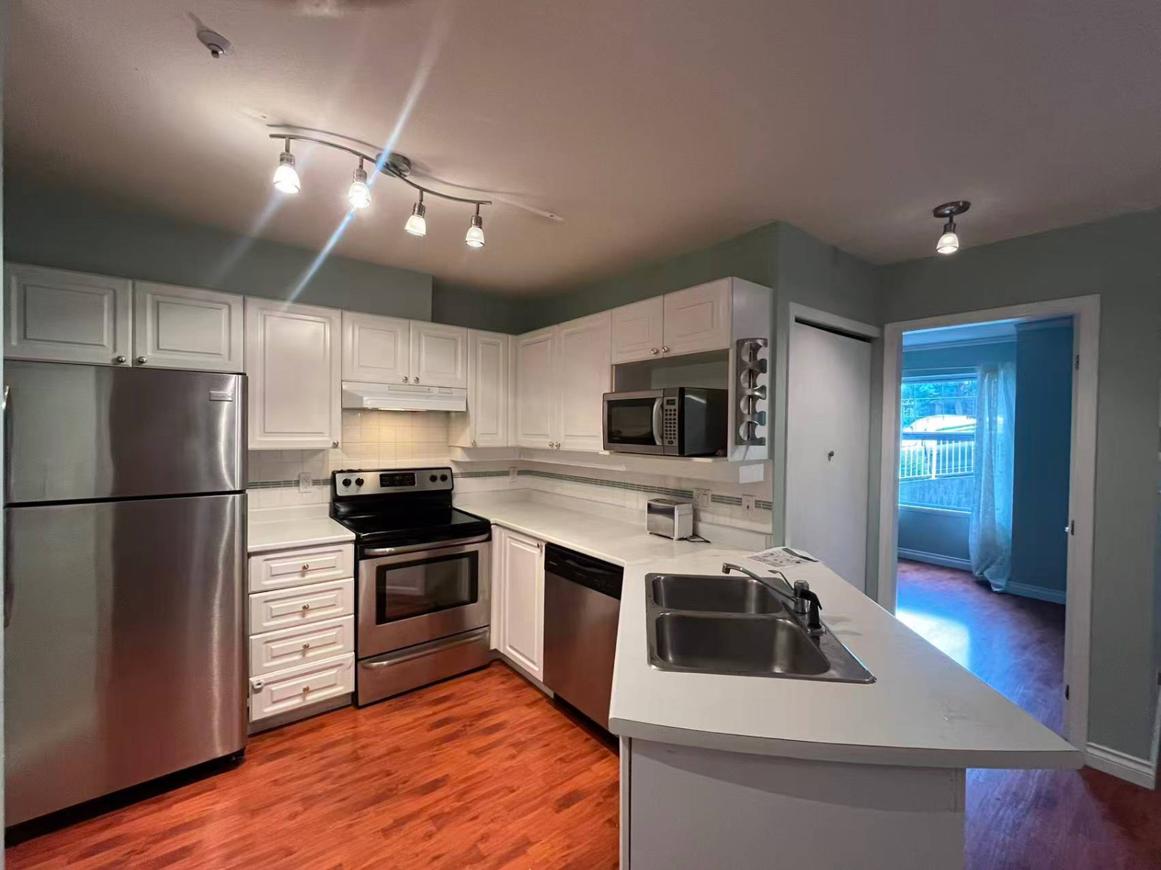 2 ch.  · 1.5 s. de bains for rent $2,395 / mois