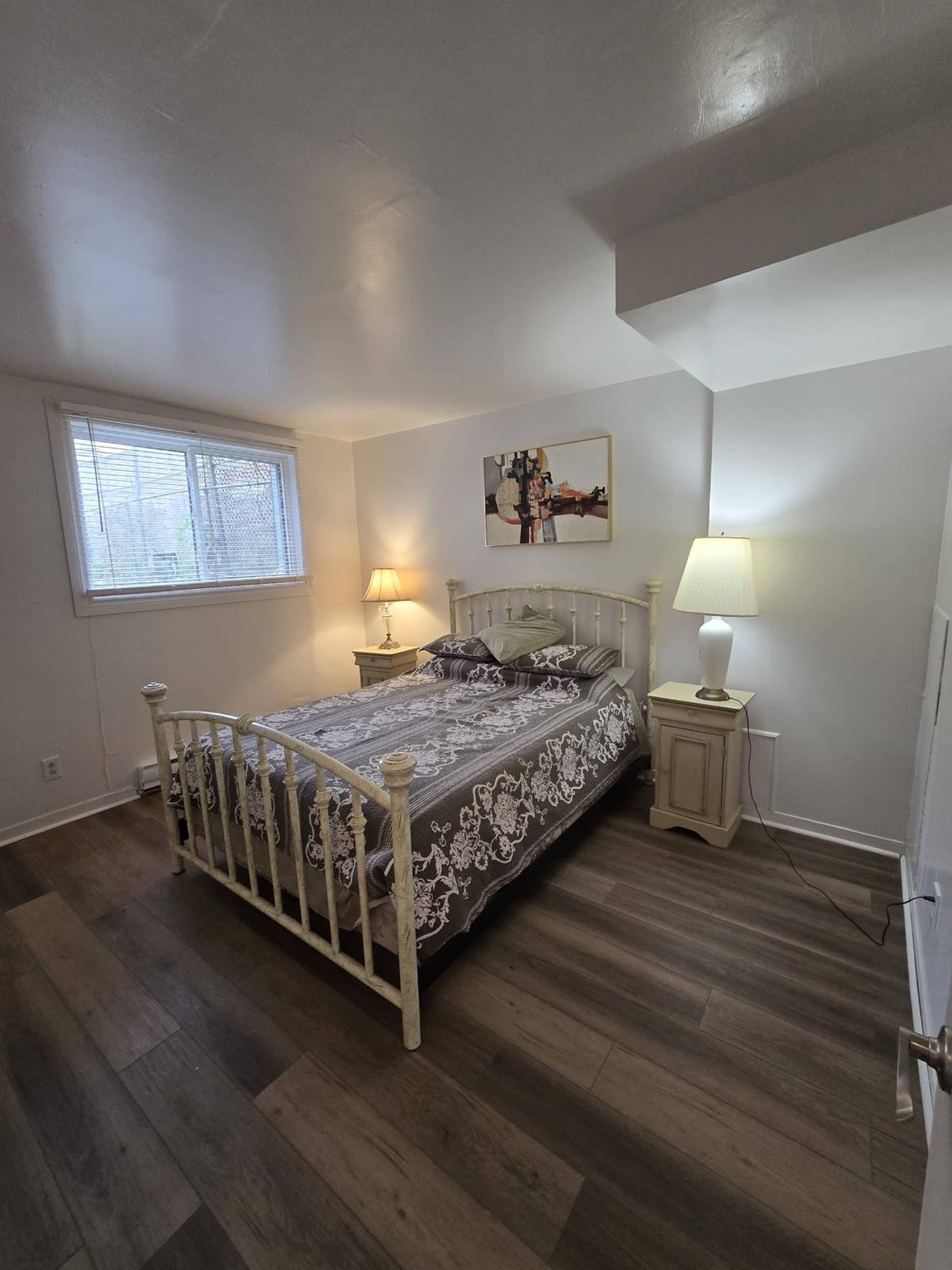 1 ch.  · 1 s. de bains for rent $1,650 / mois