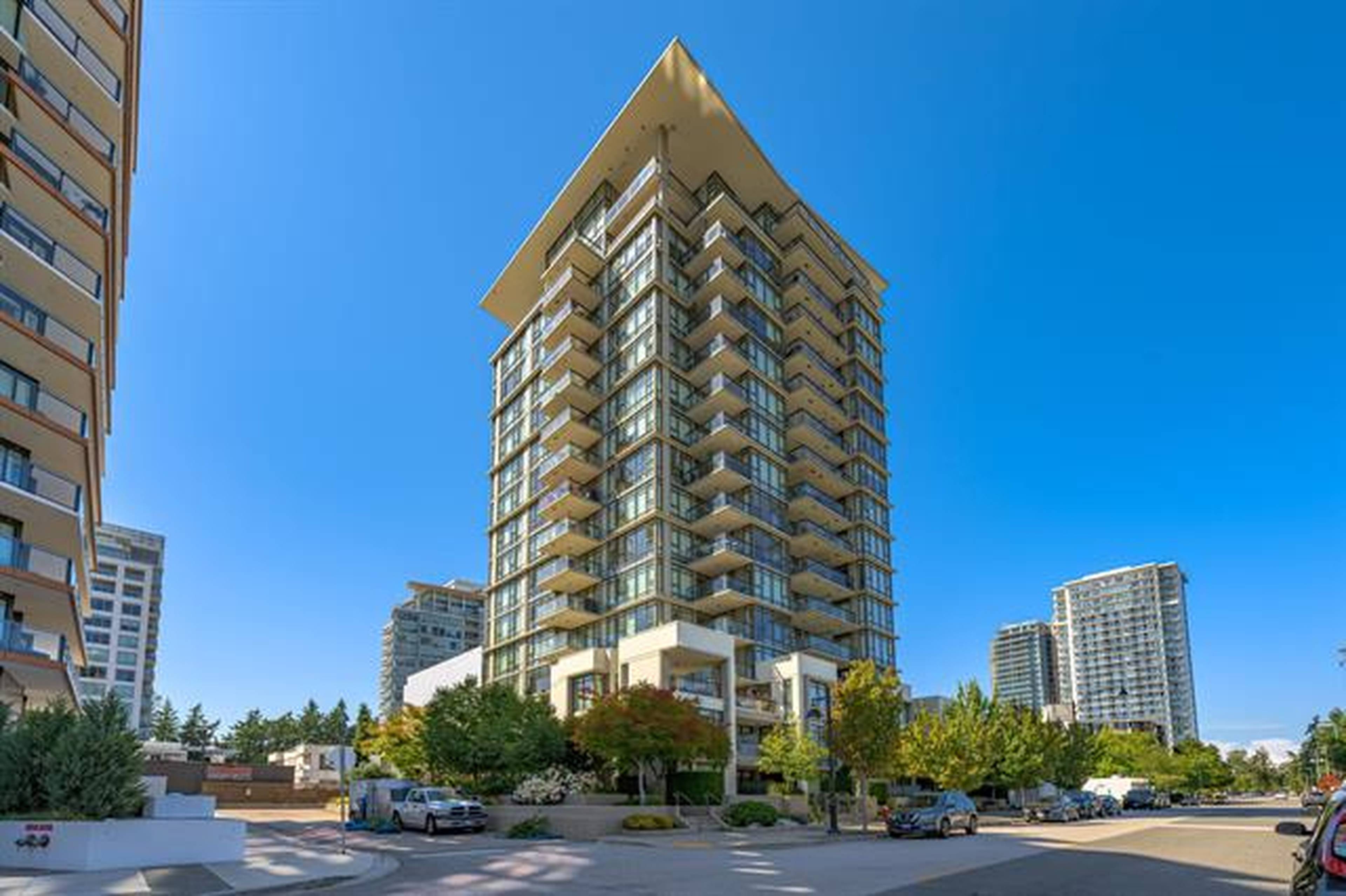 2 ch.  · 2 s. de bains for rent $2,900 / mois