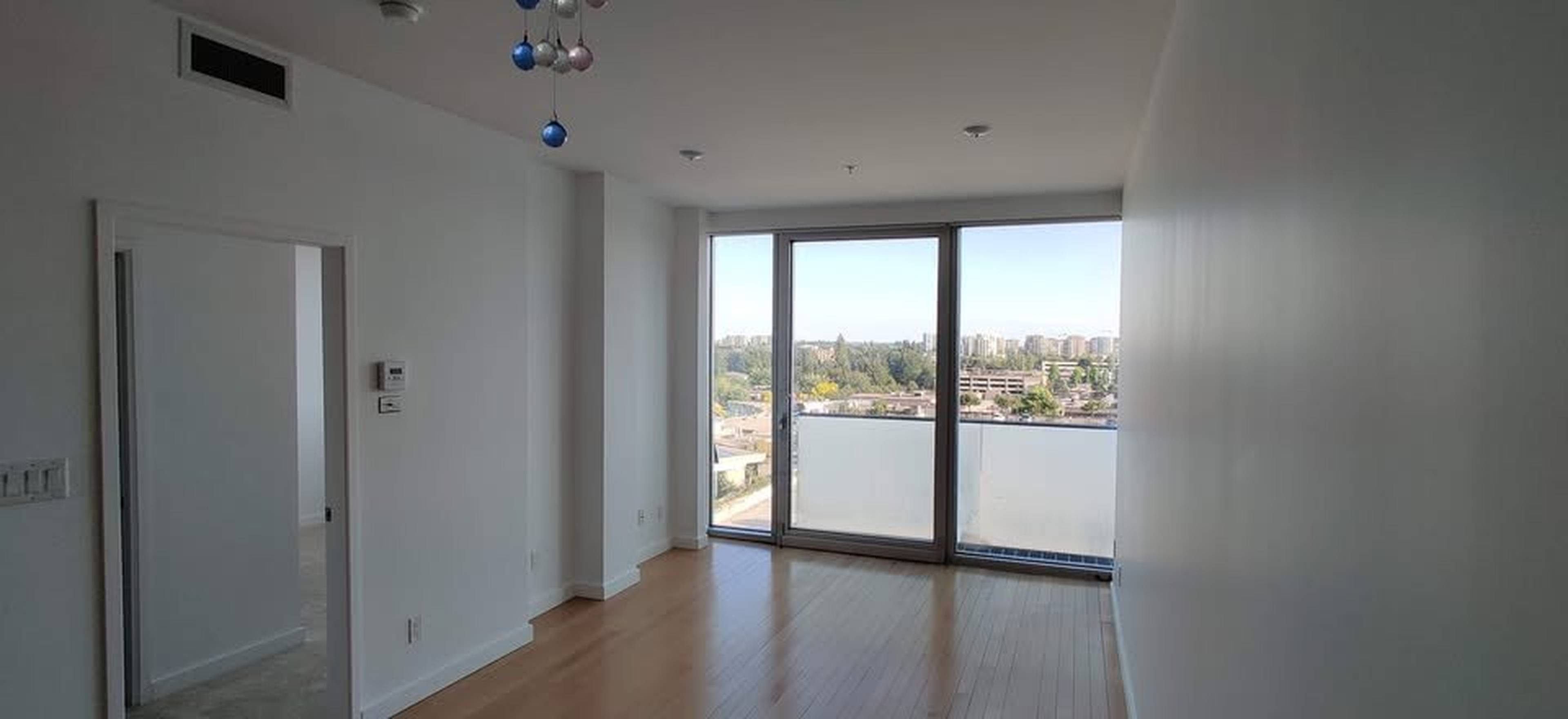 2 ch.  · 2 s. de bains for rent $2,800 / mois