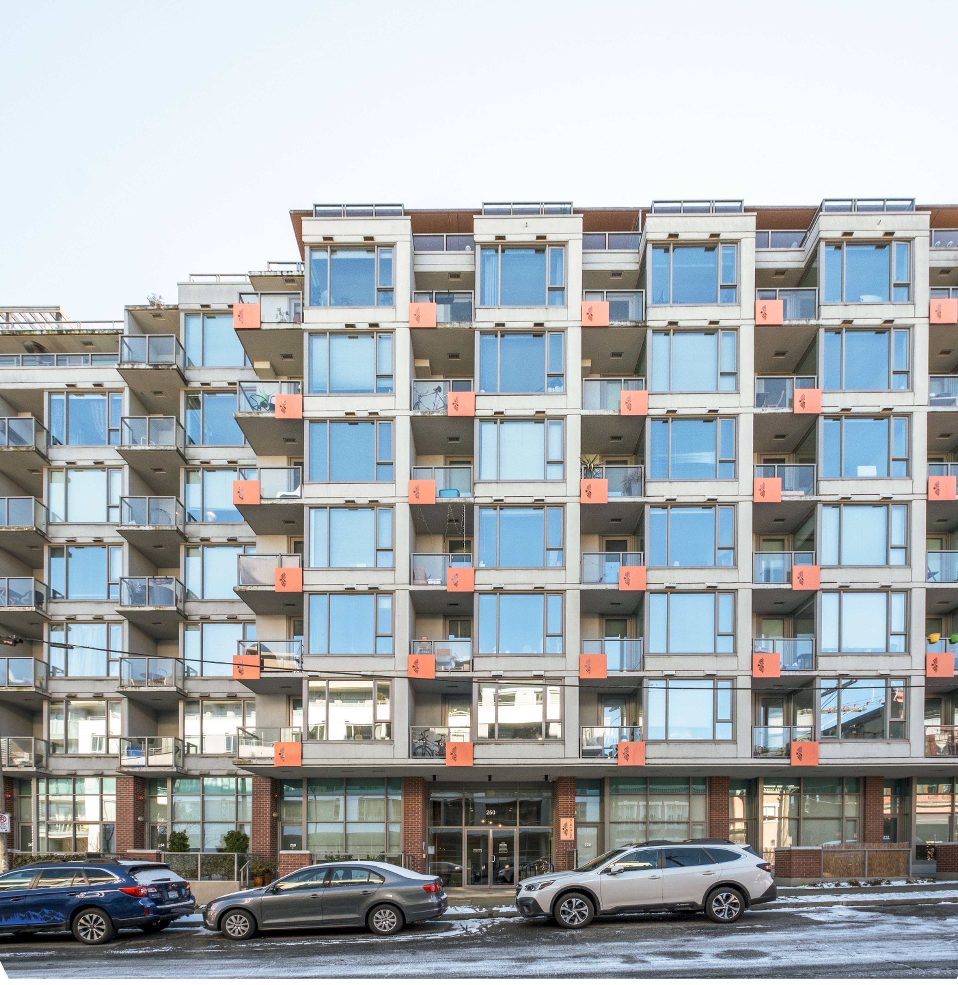 1 ch.  · 1 s. de bains for rent $2,400 / mois