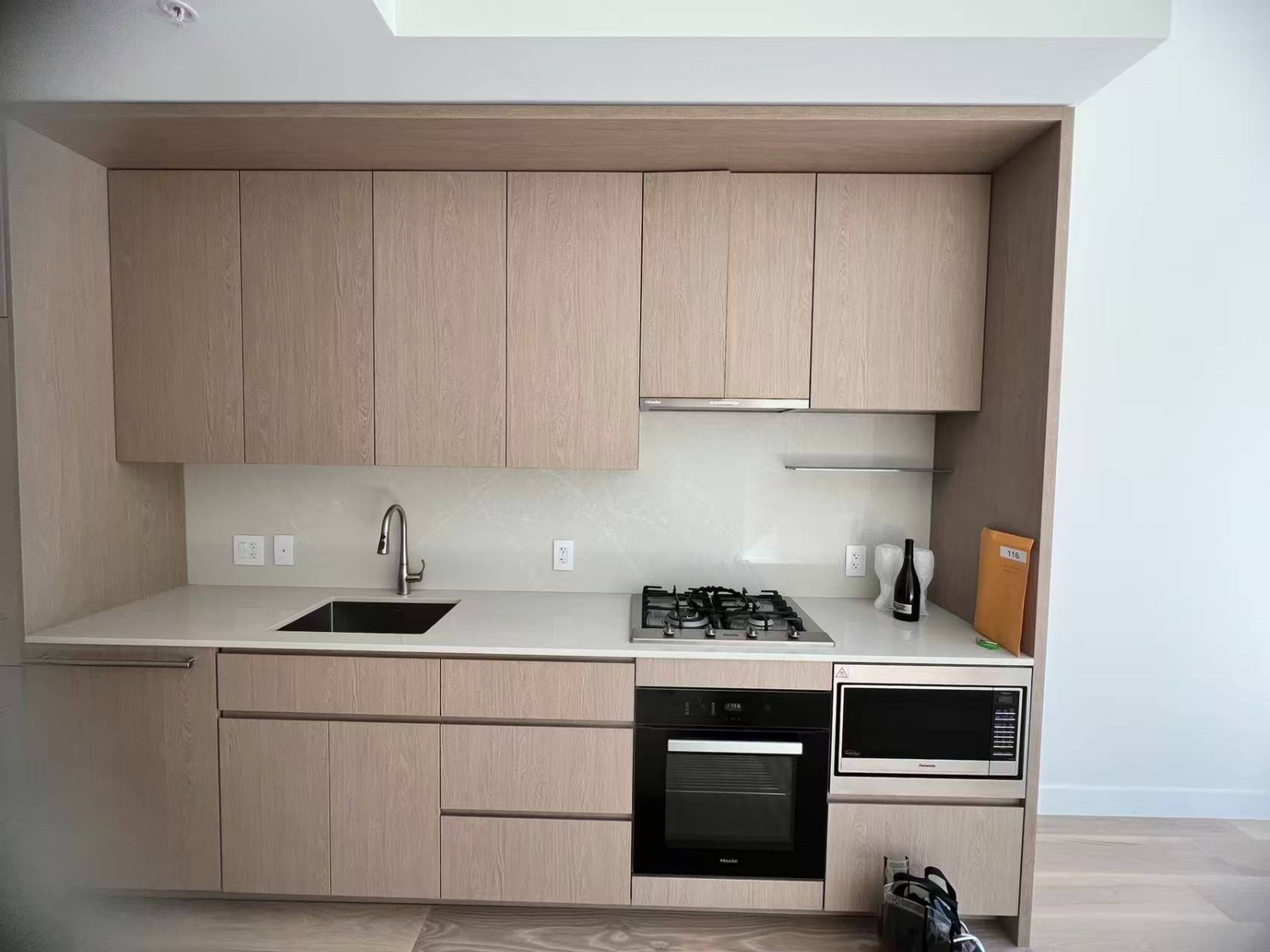 1 室  · 1 卫 for rent $2,400 / 月