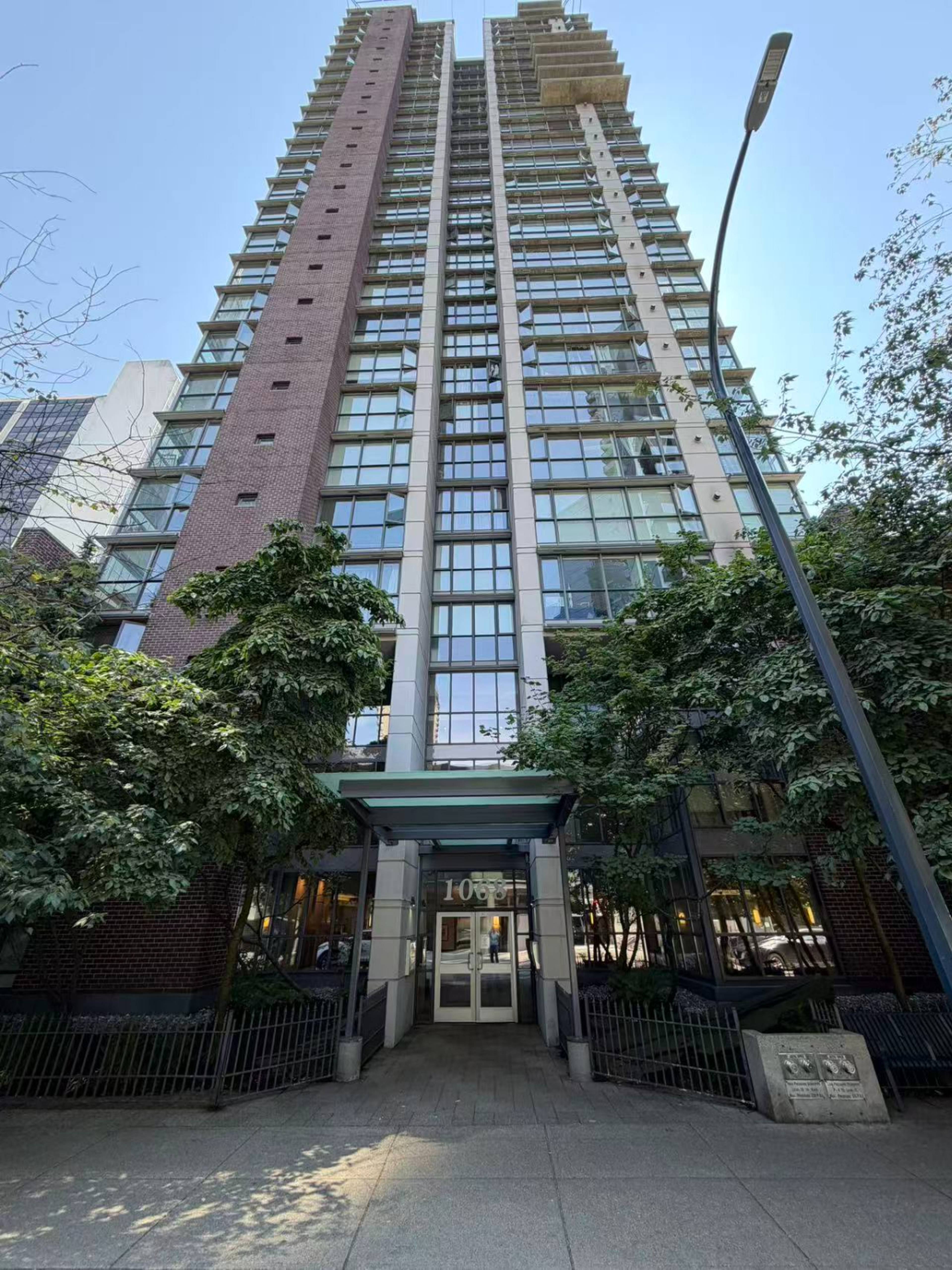 1 室  · 1 卫 for rent $2,300 / 月