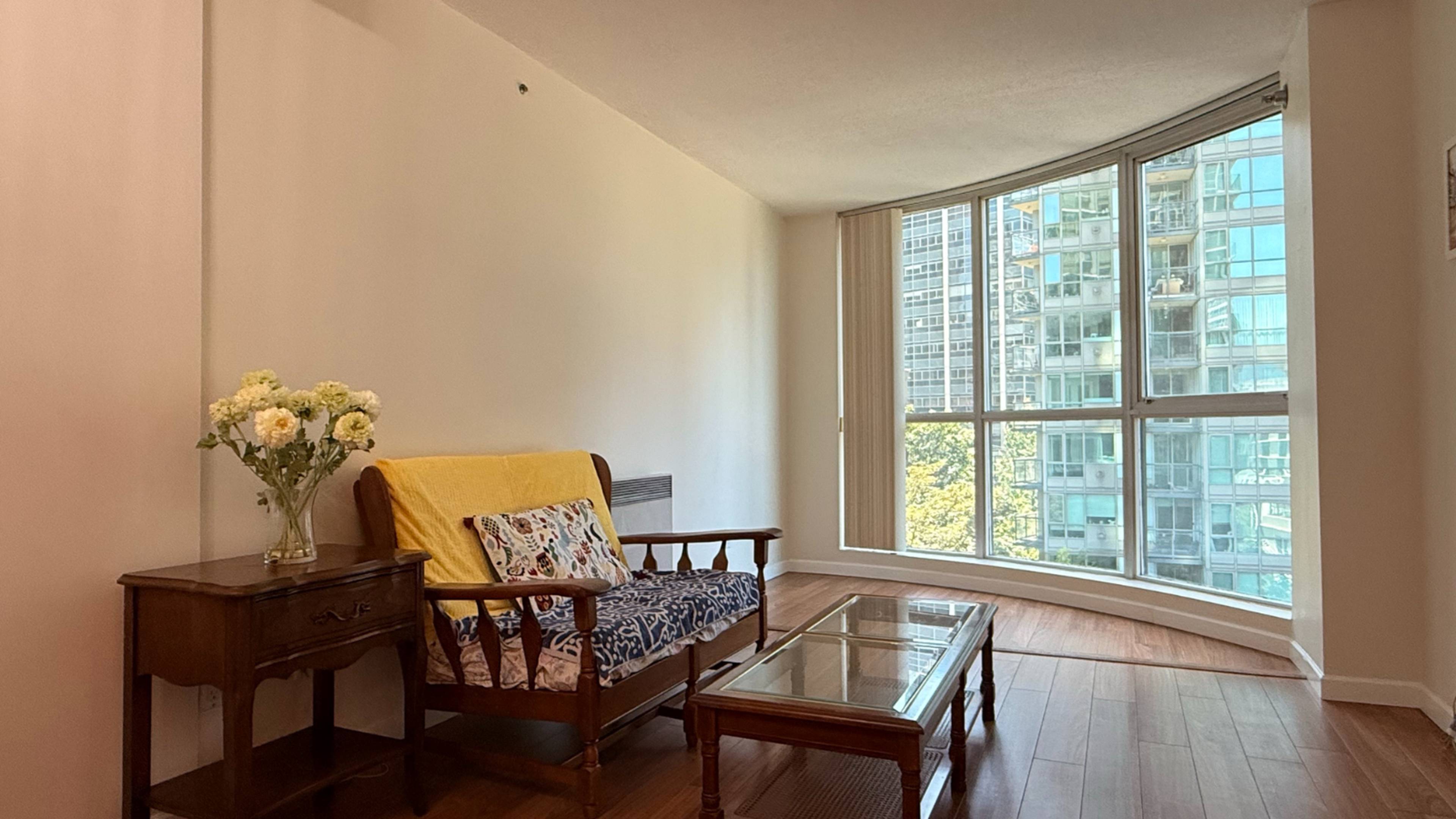 1 ch.  · 1 s. de bains for rent $2,300 / mois