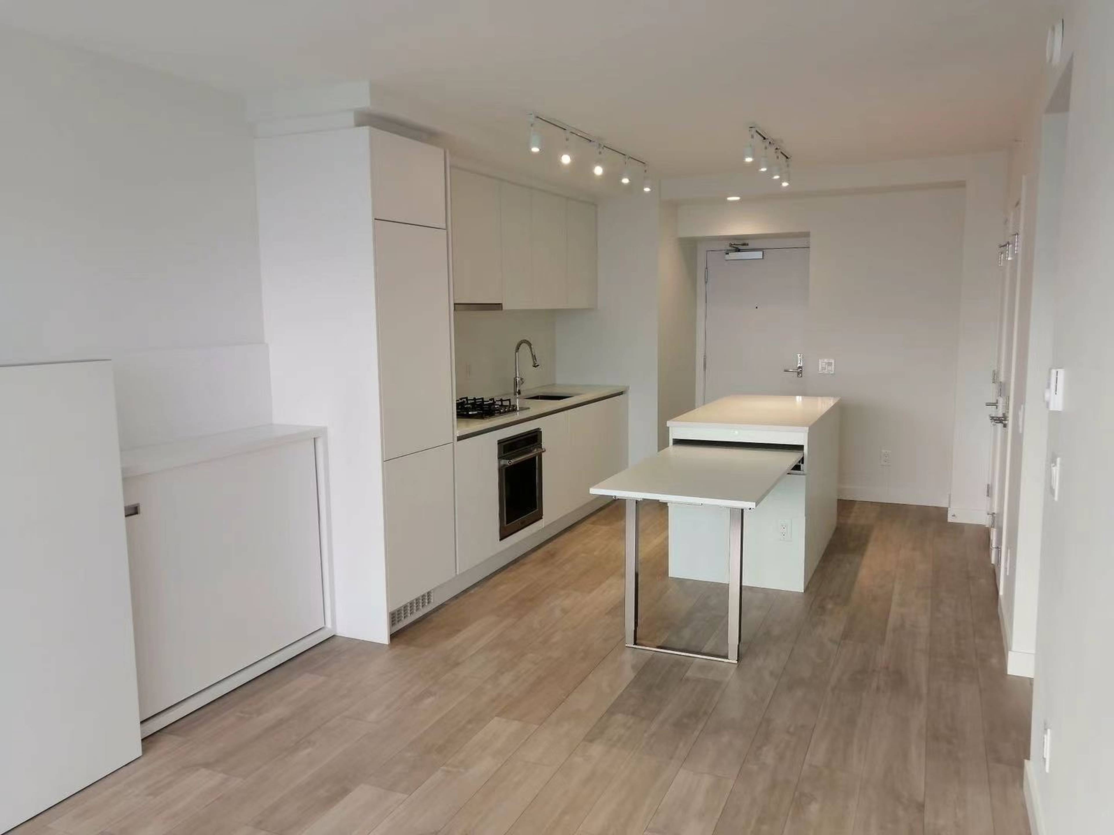 1 室  · 1 卫 for rent $2,180 / 月