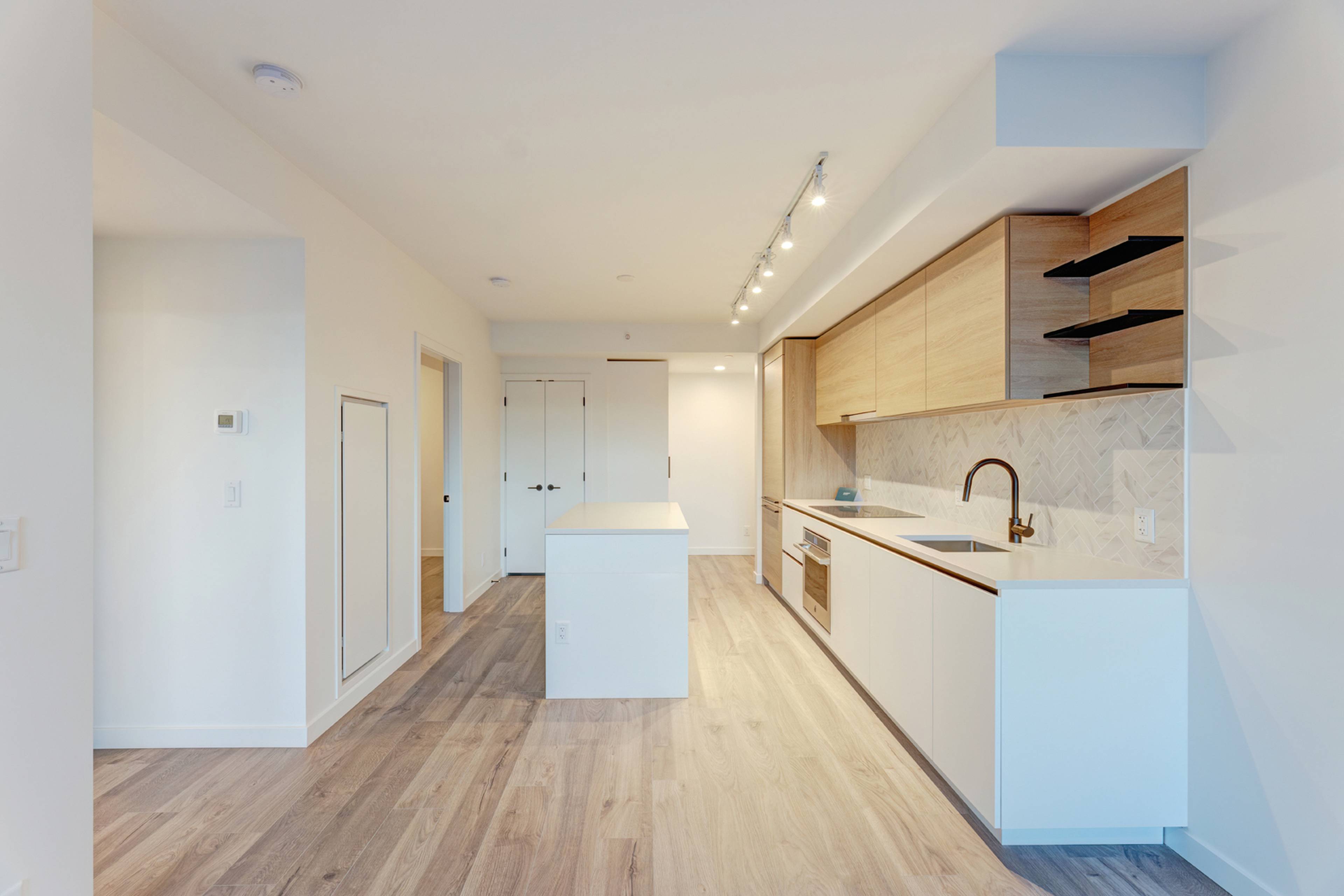 1 ch.  · 1 s. de bains for rent $2,100 / mois