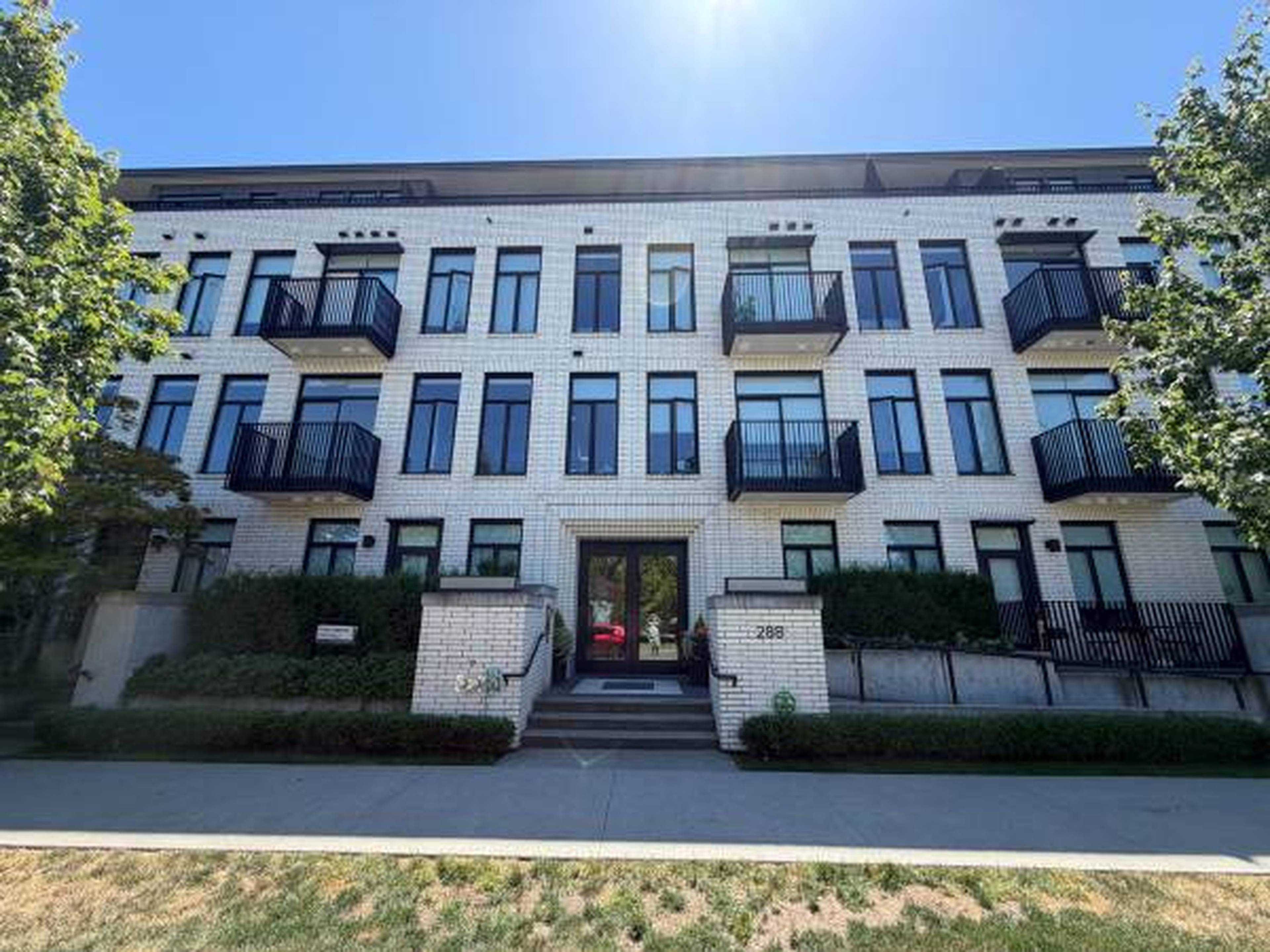 2 室  · 2 卫 for rent $3,400 / 月