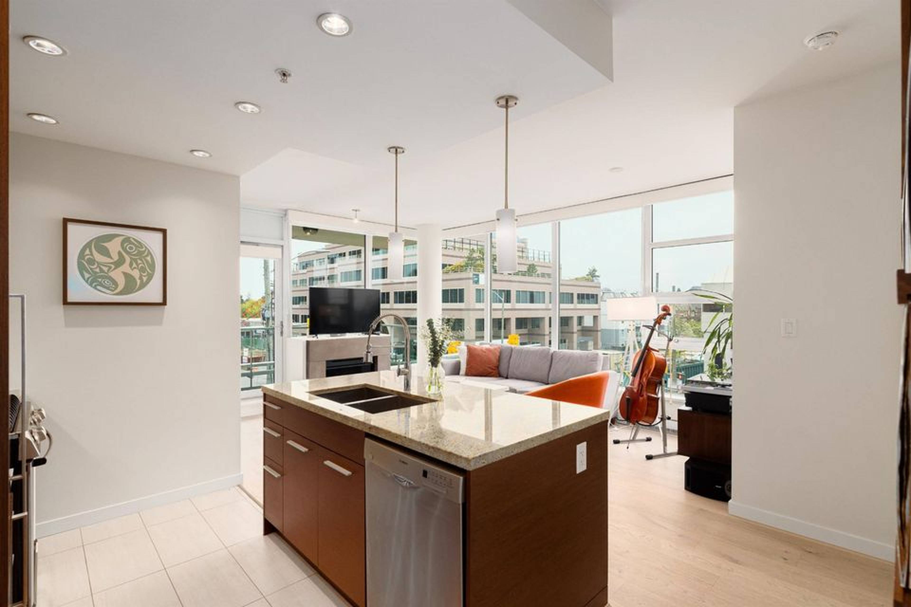 2 ch.  · 2 s. de bains for rent $3,900 / mois