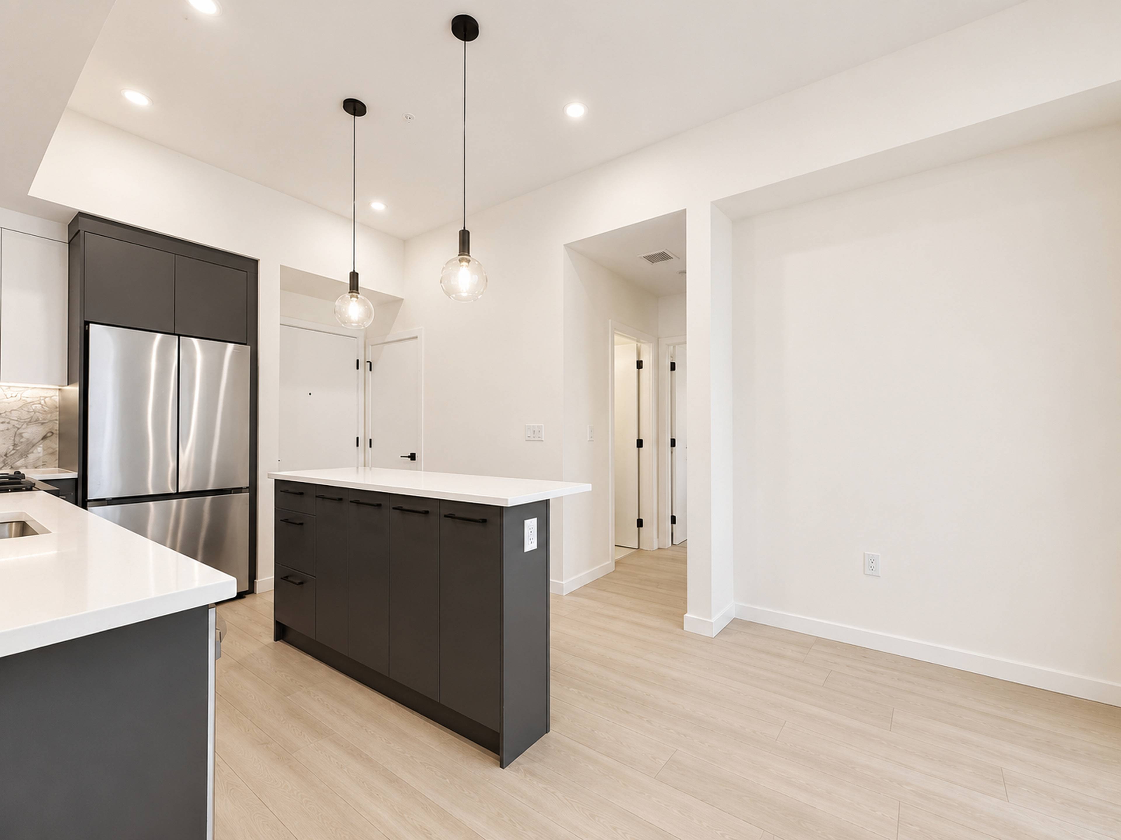 2 ch.  · 2 s. de bains for rent $2,250 / mois
