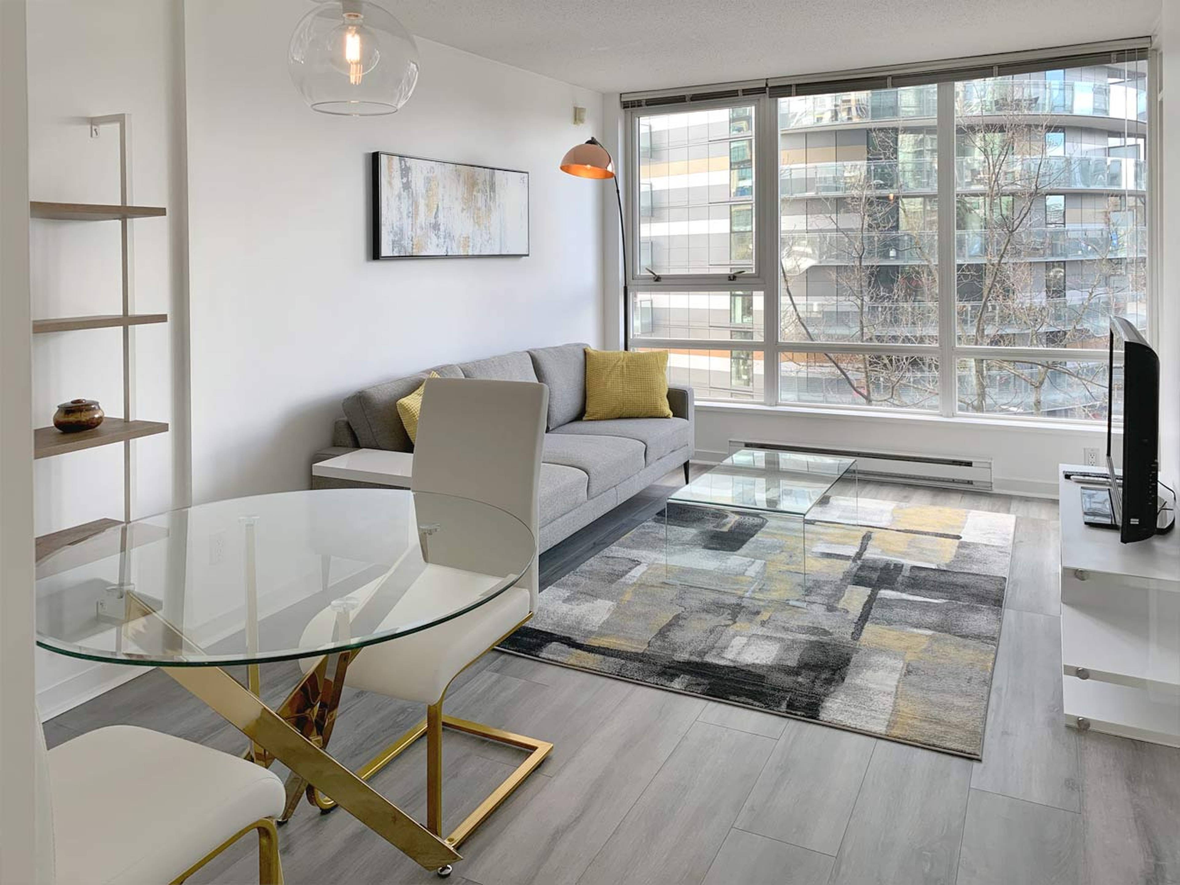 1 ch.  · 1 s. de bains for rent $2,800 / mois