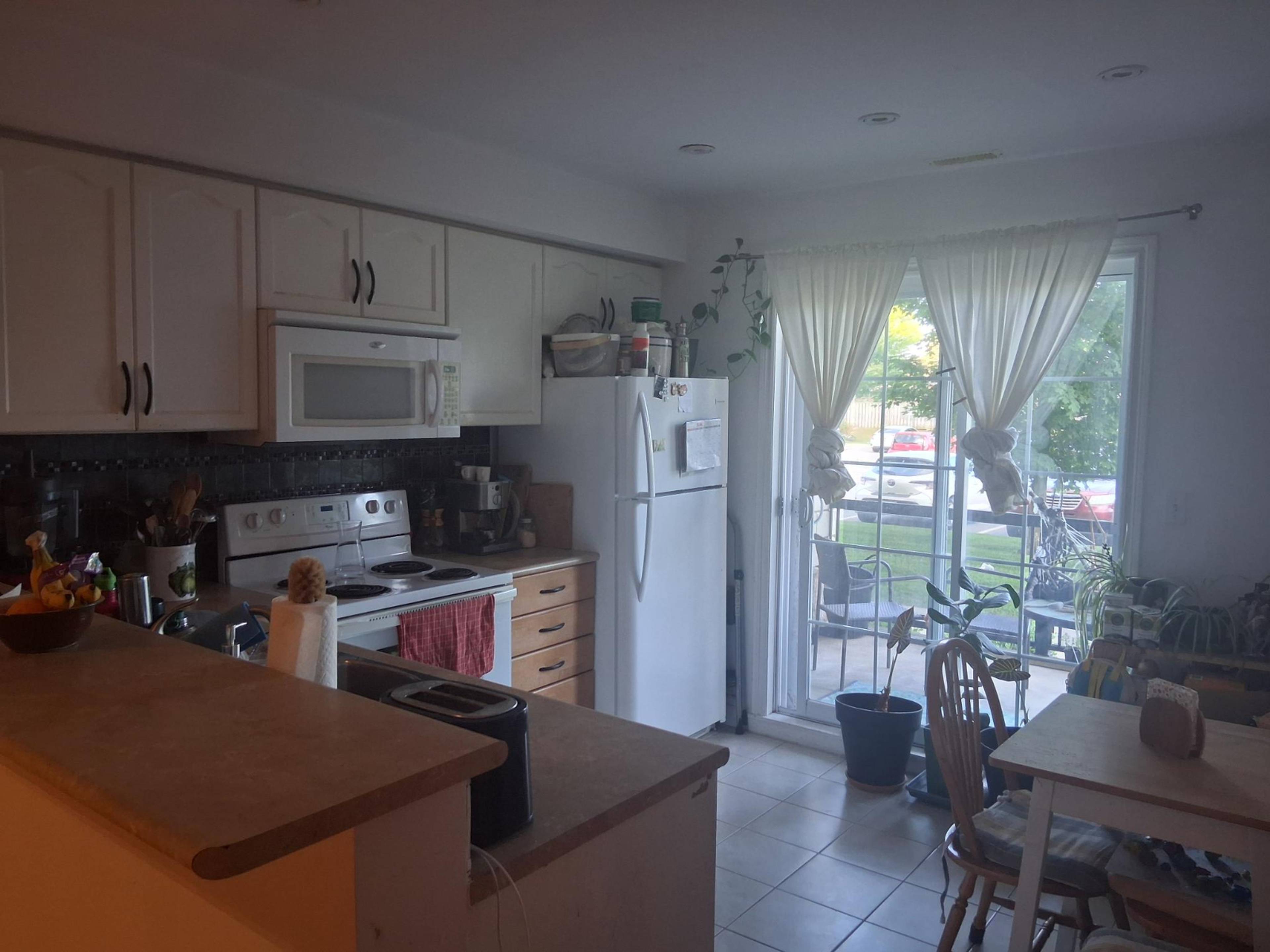 1 ch.  · 1 s. de bains for rent $2,300 / mois
