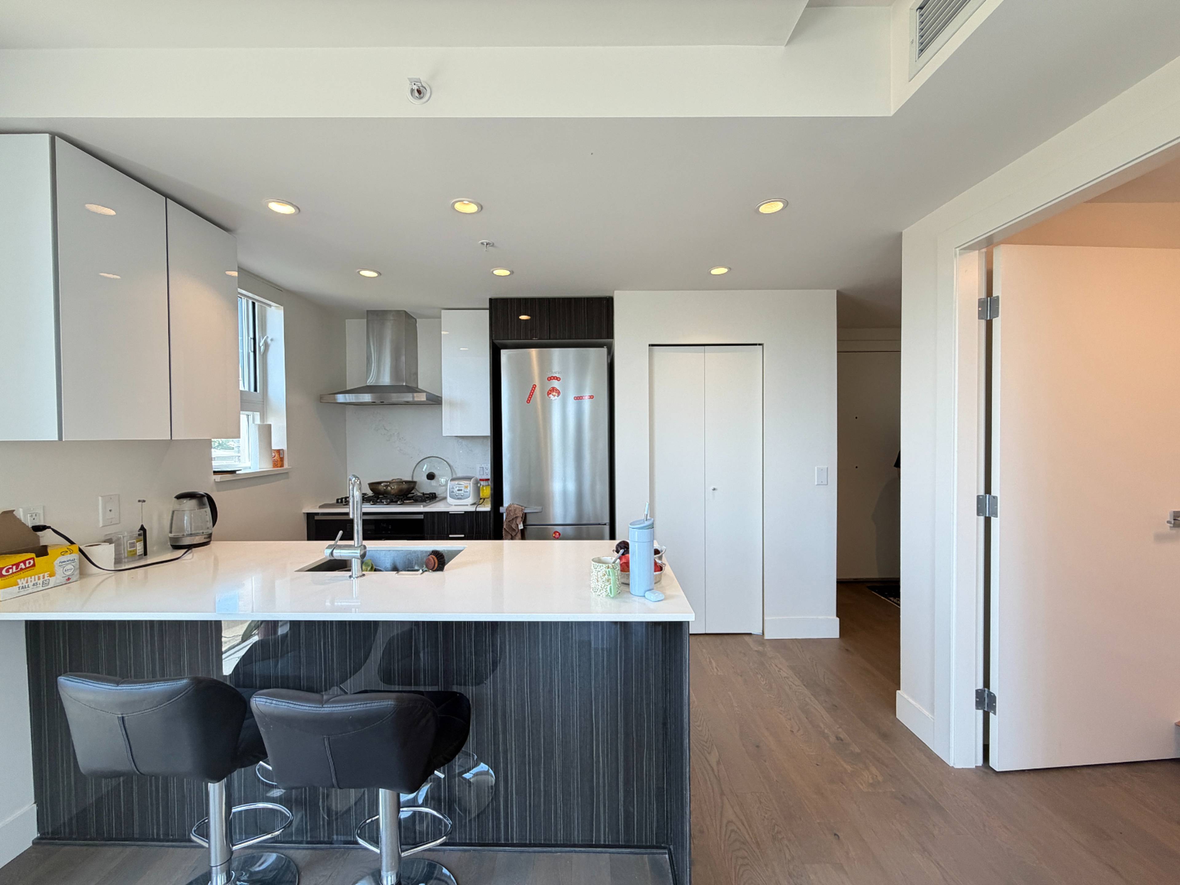 2 ch.  · 2 s. de bains for rent $3,300 / mois