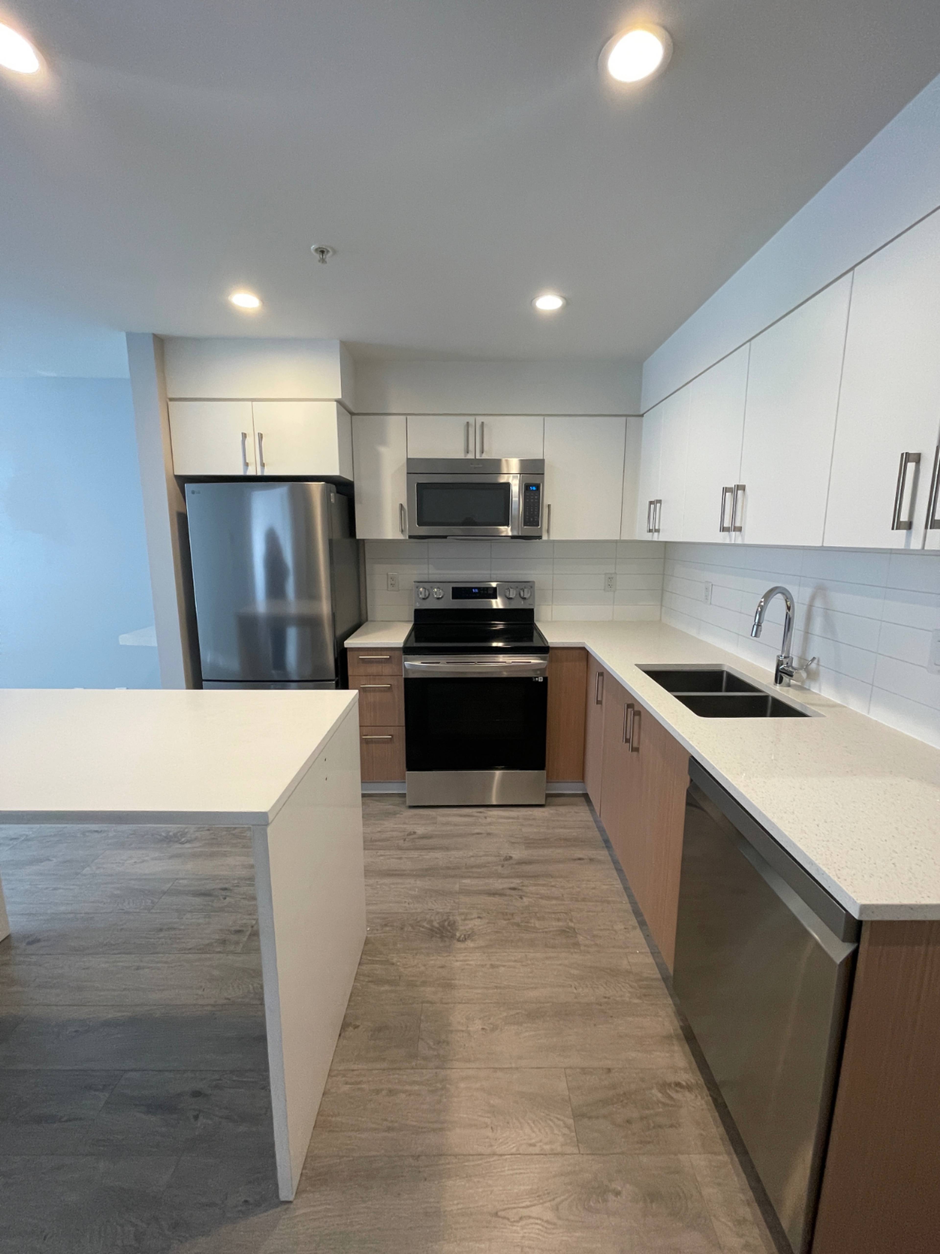 1 ch.  · 1 s. de bains for rent $2,000 / mois