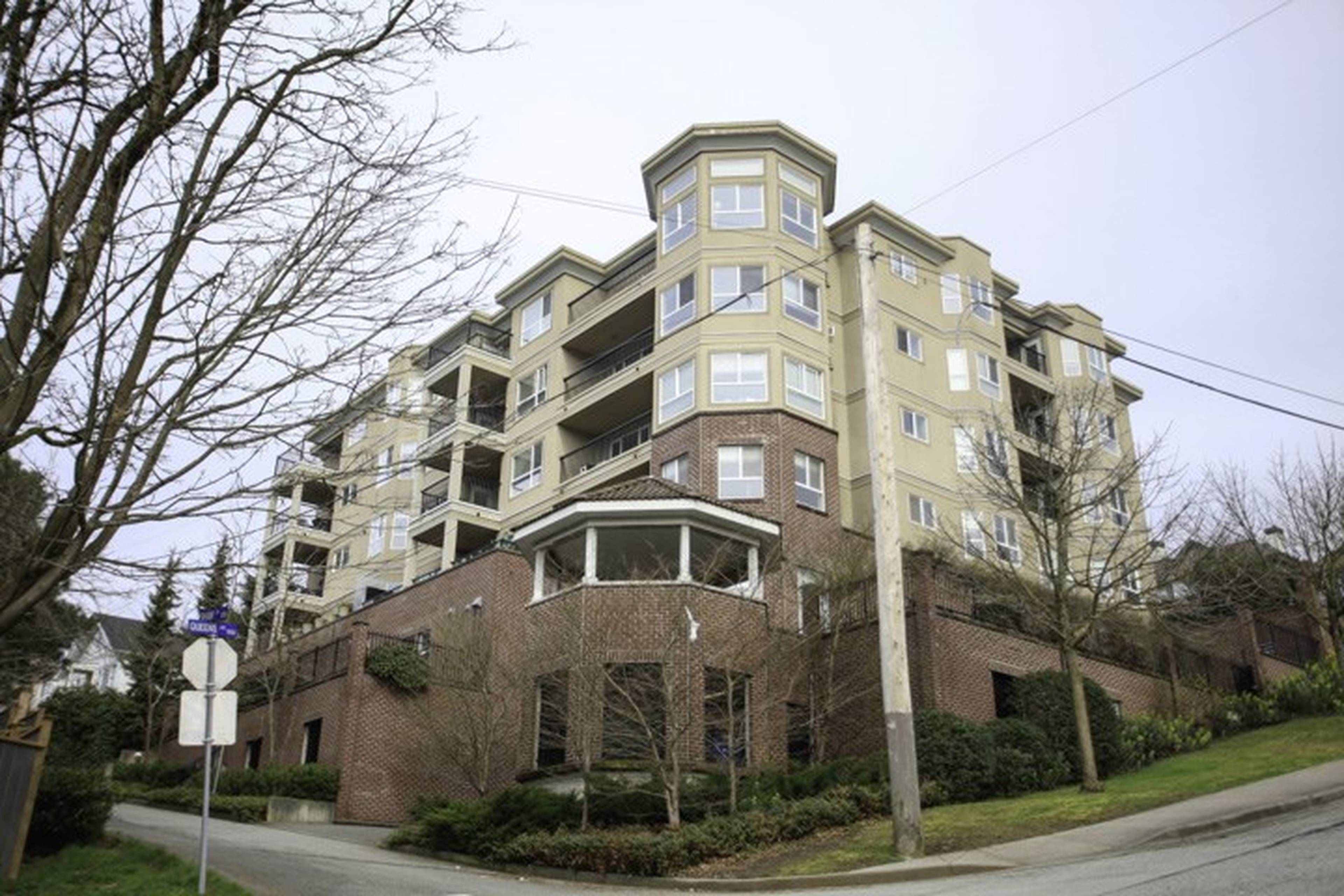 2 ch.  · 2 s. de bains for rent $2,490 / mois