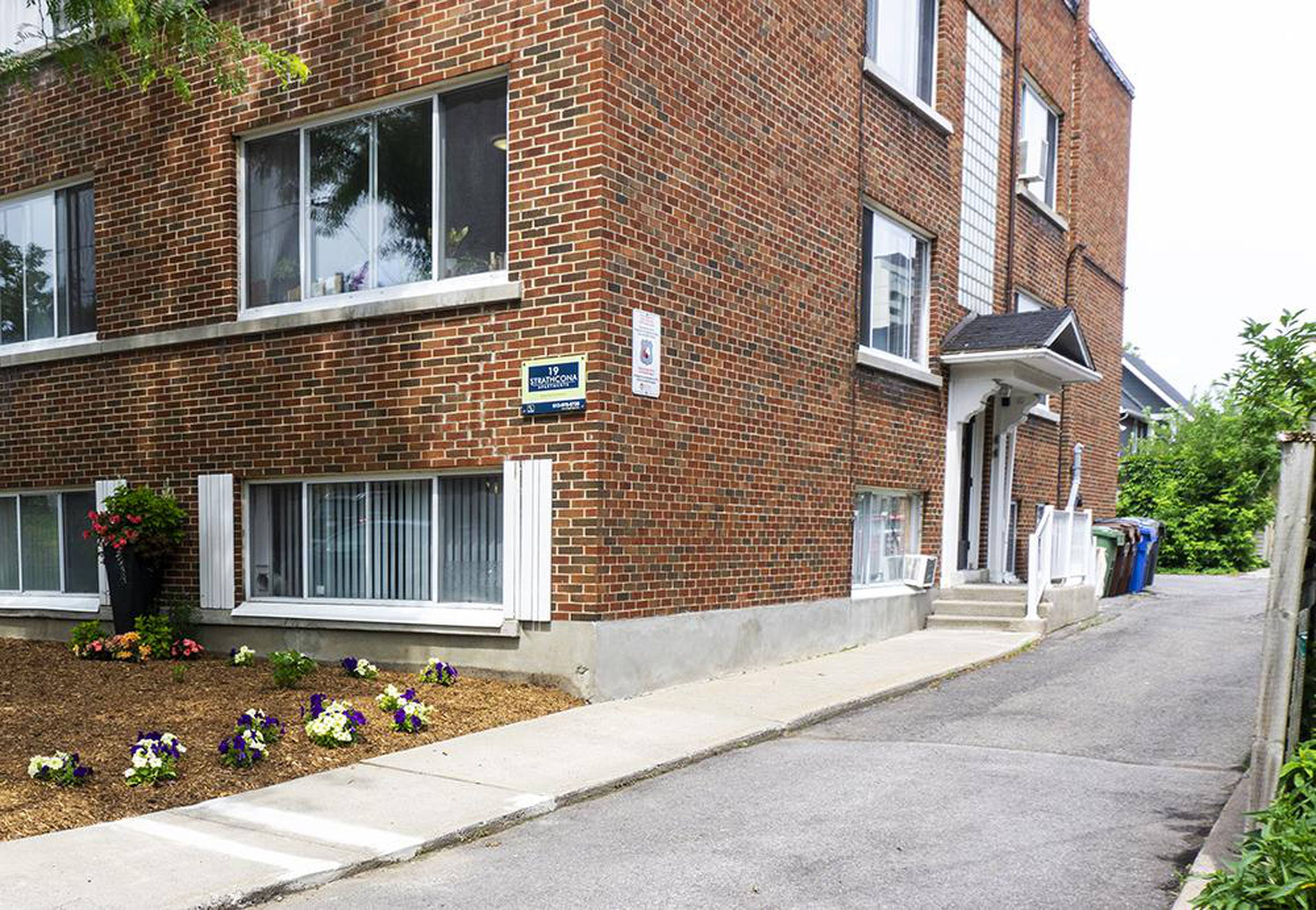 2 室  · 1 卫 for rent $2,299 / 月
