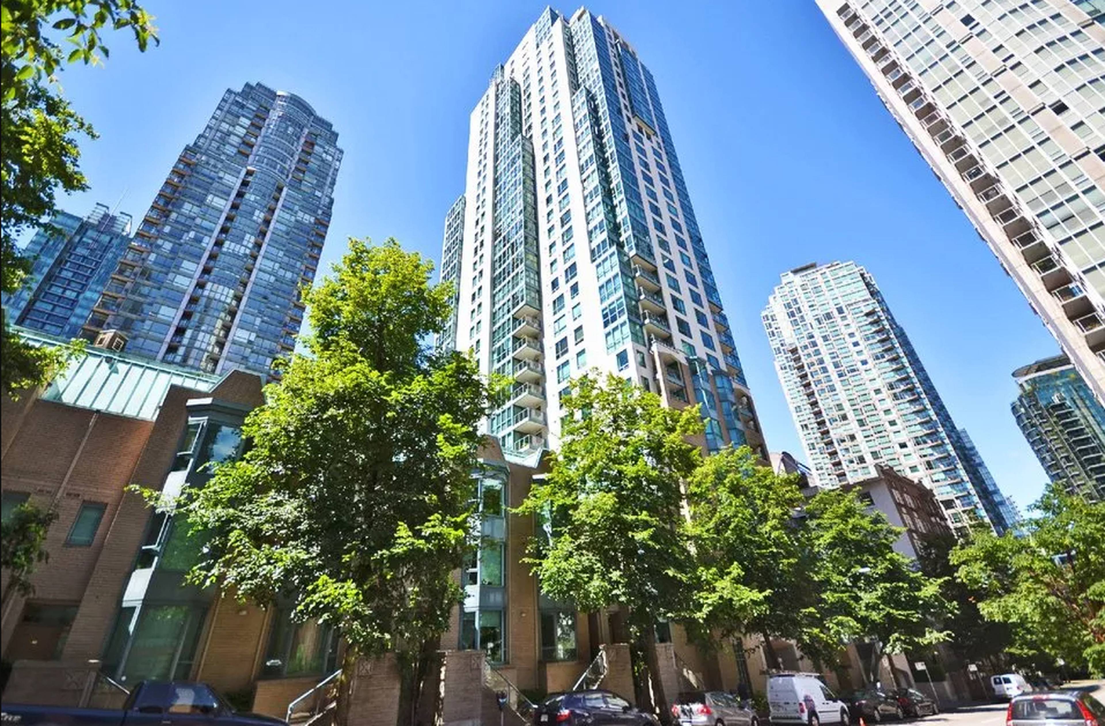 3 室  · 2 卫 for rent $4,800 / 月