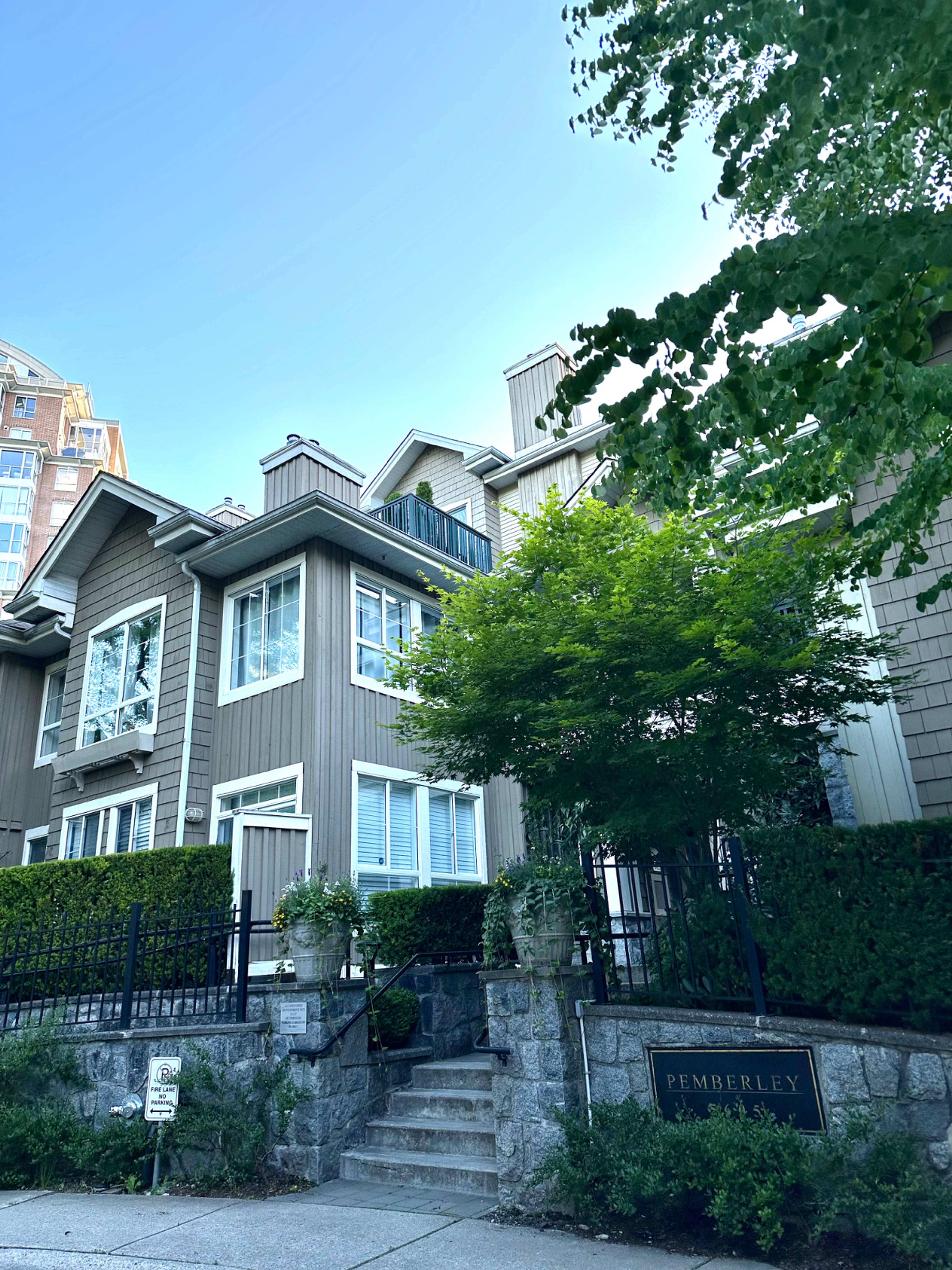1 室  · 1 卫 for rent $3,200 / 月