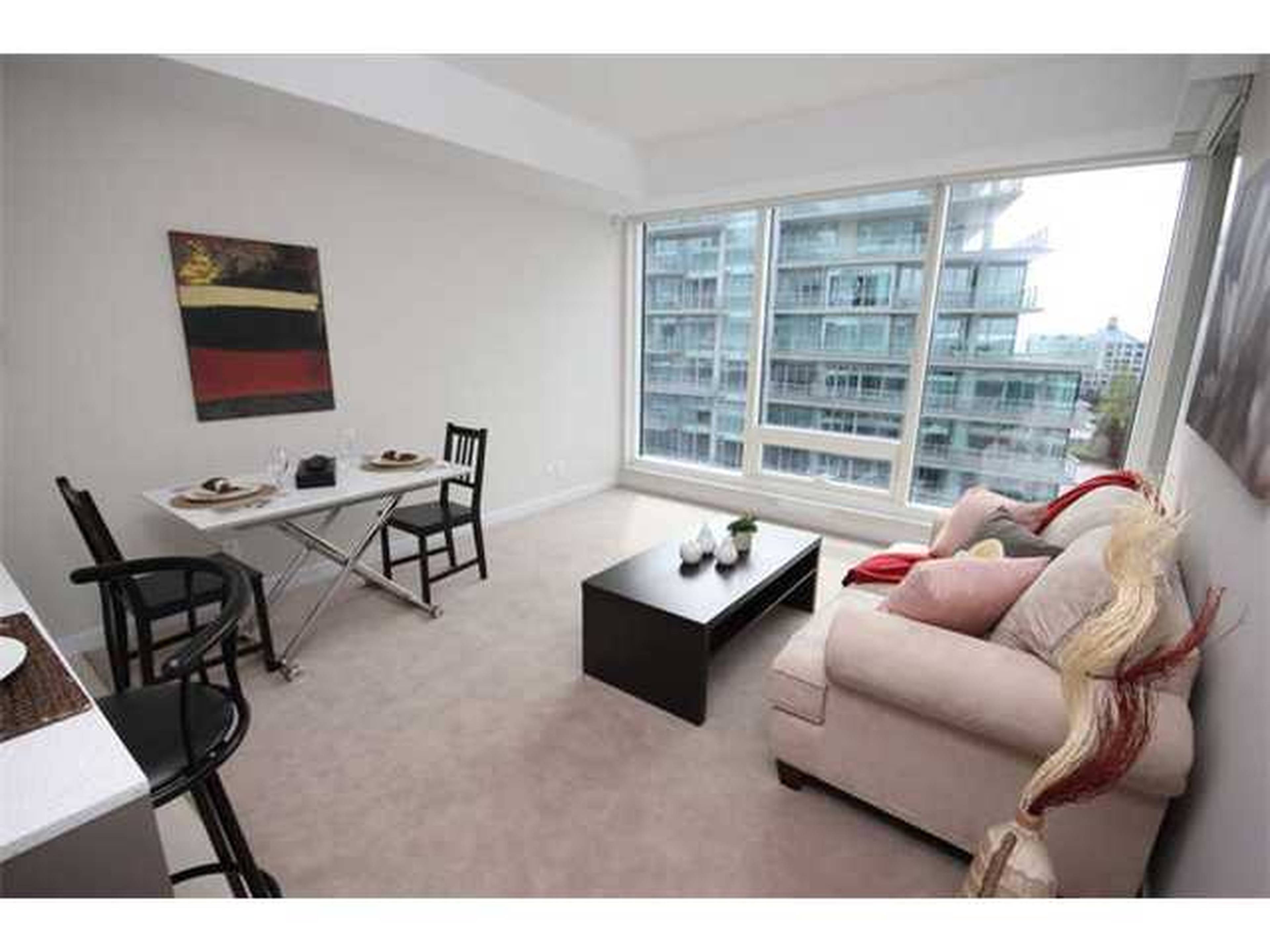 1 ch.  · 1 s. de bains for rent $2,800 / mois