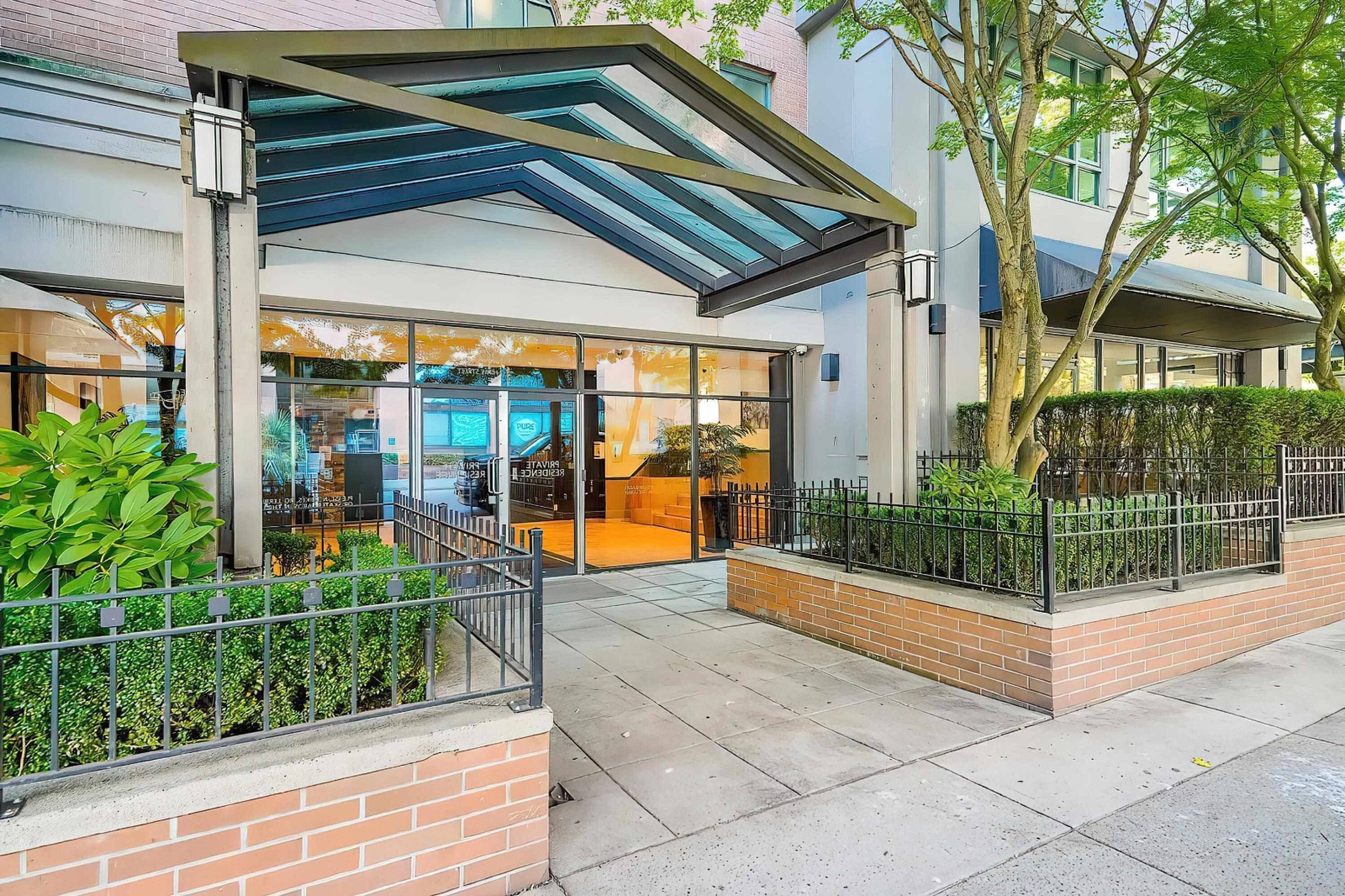 2 ch.  · 2 s. de bains for rent $1,900 / mois