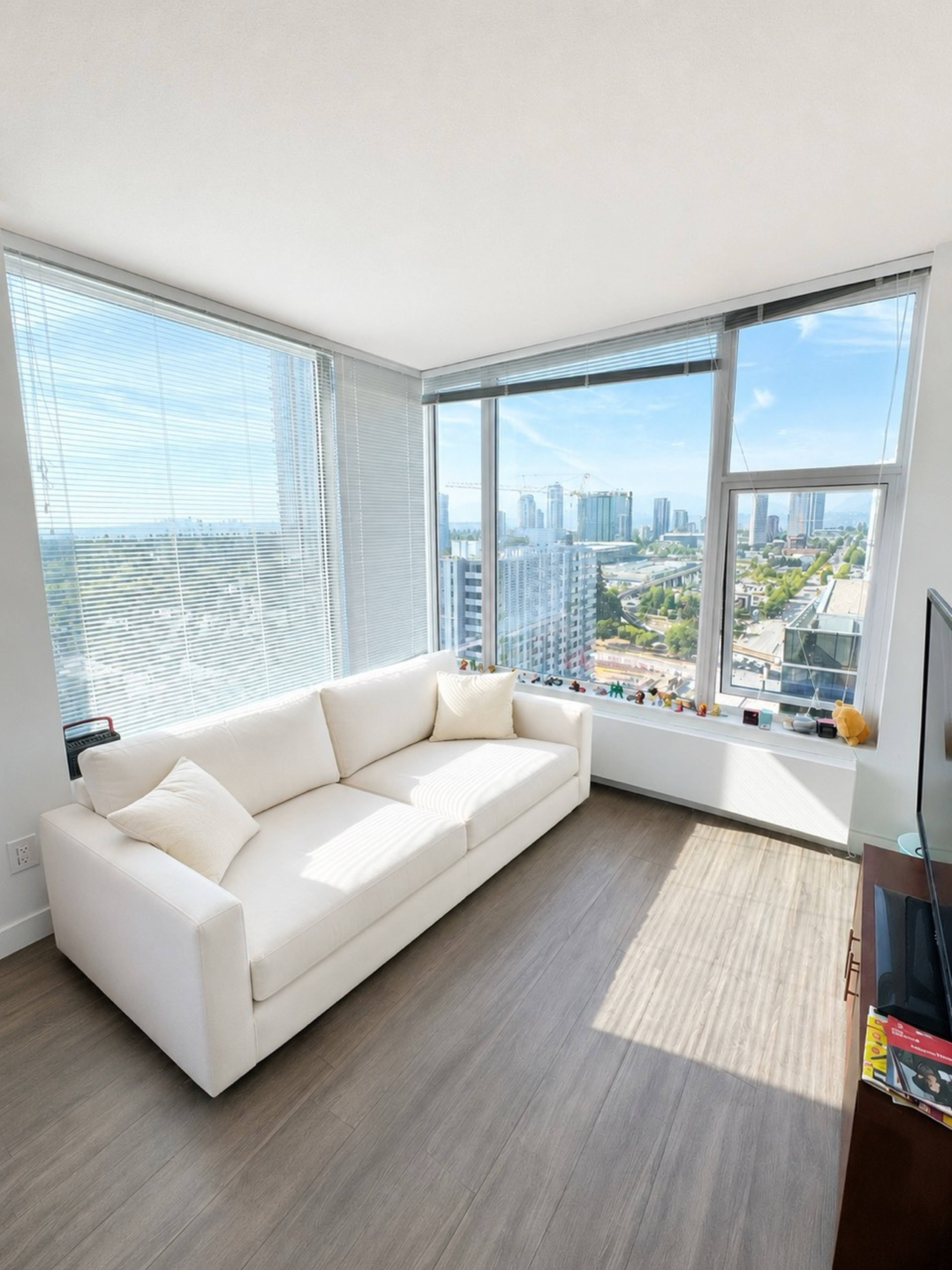 2 室  · 2 卫 for rent $2,400 / 月