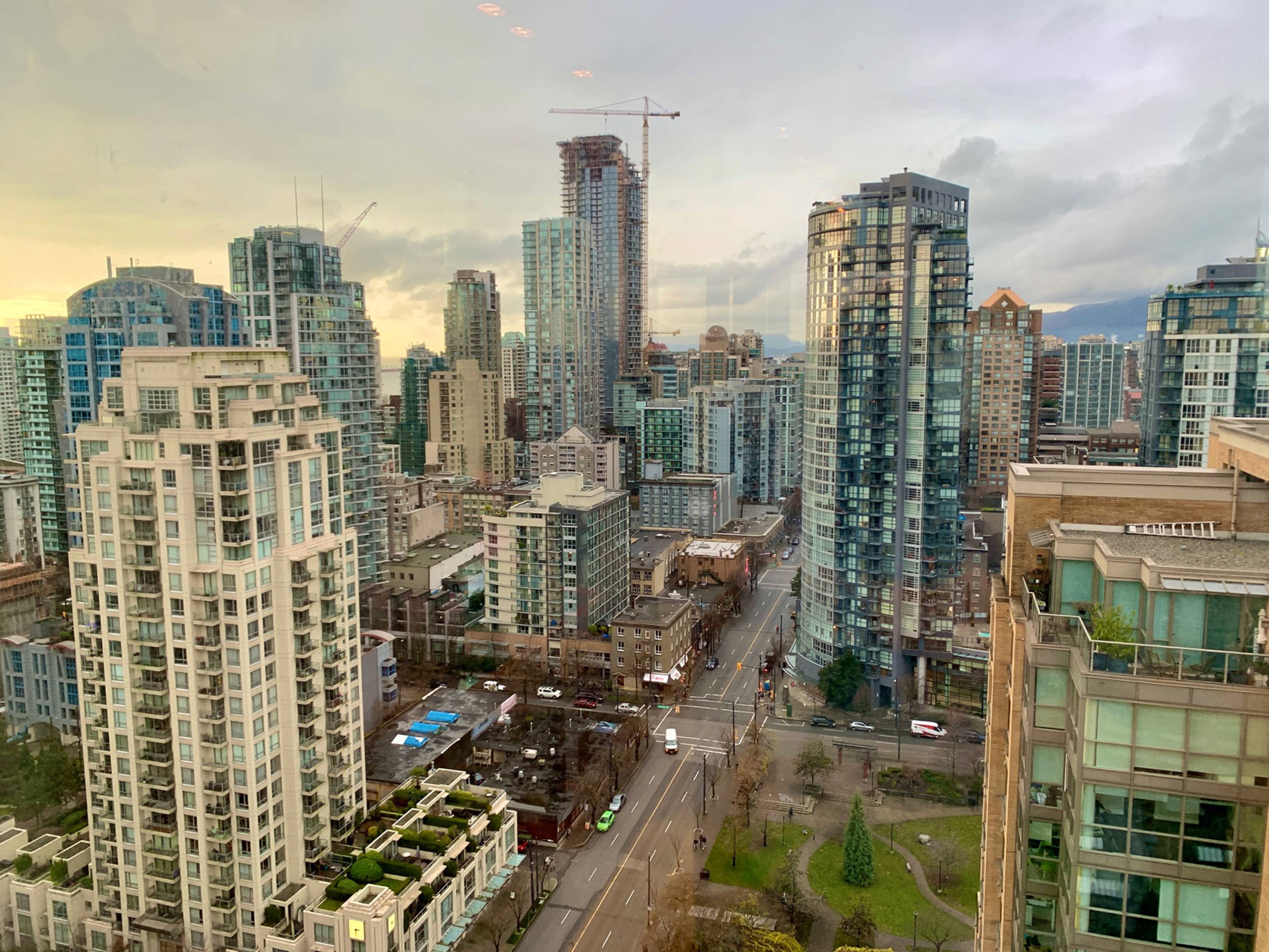 2 ch.  · 2 s. de bains for rent $3,400 / mois