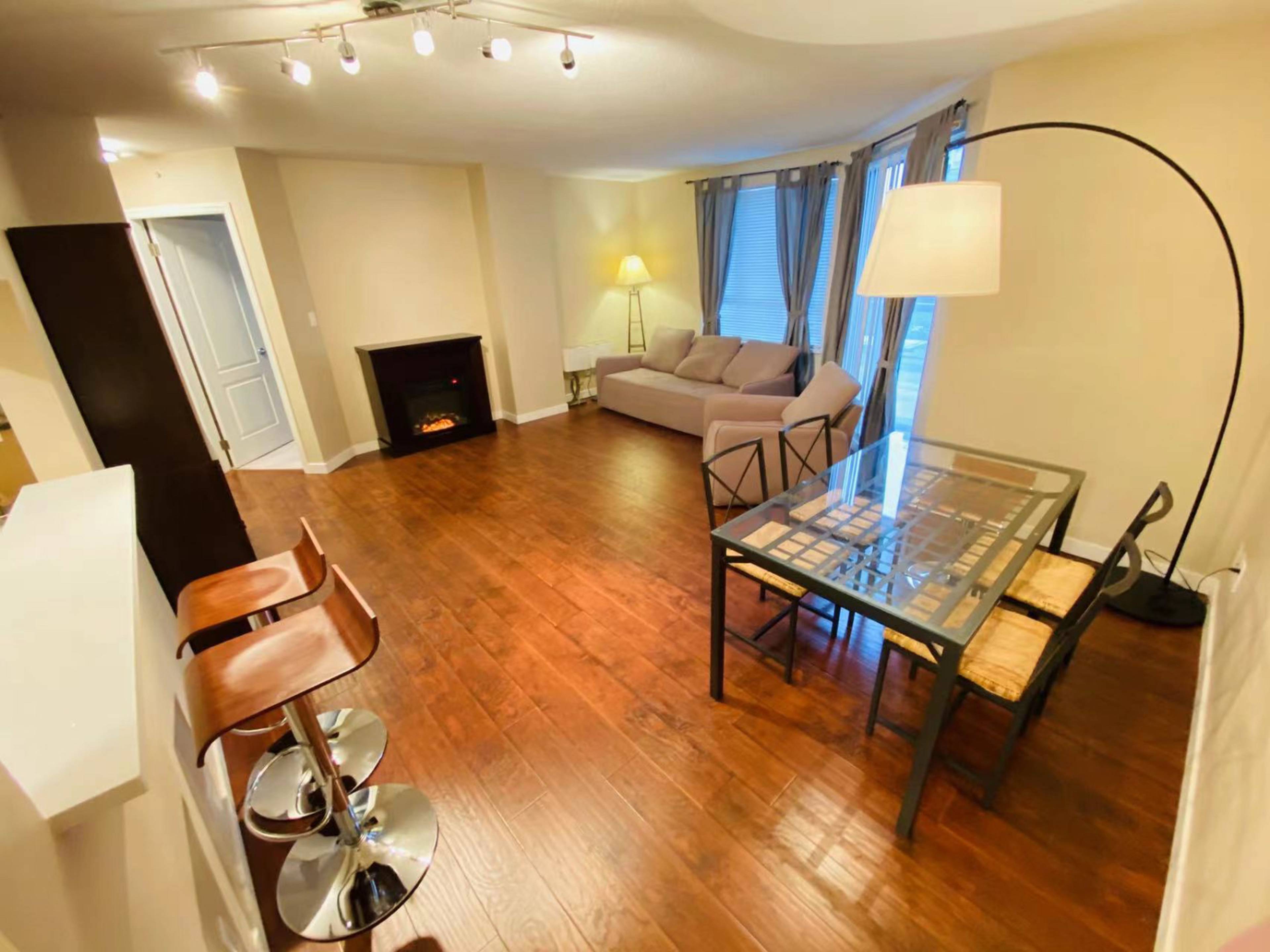 2 室  · 1 卫 for rent $2,450 / 月