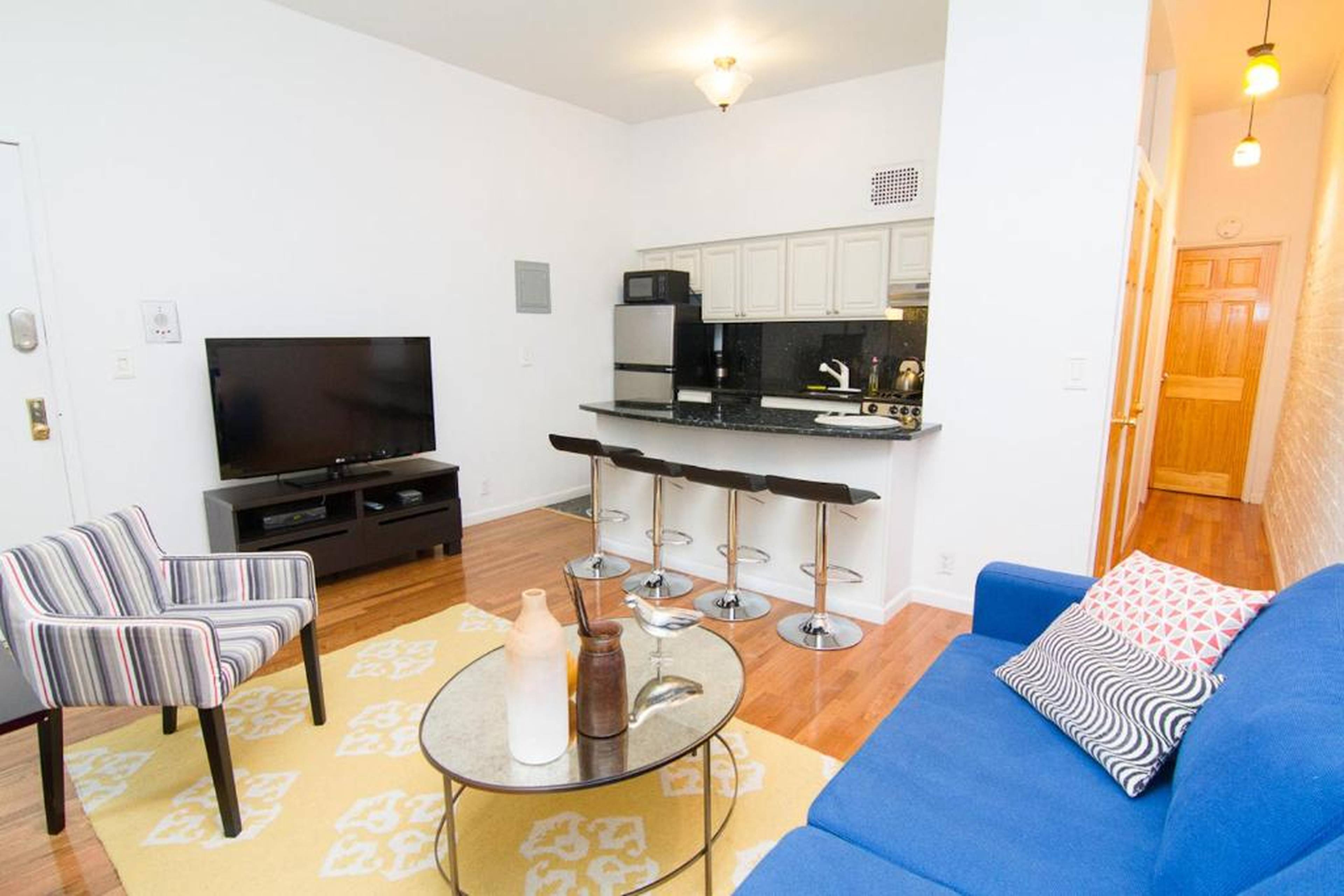 1 ch.  · 1 s. de bains for rent $1,200 / mois