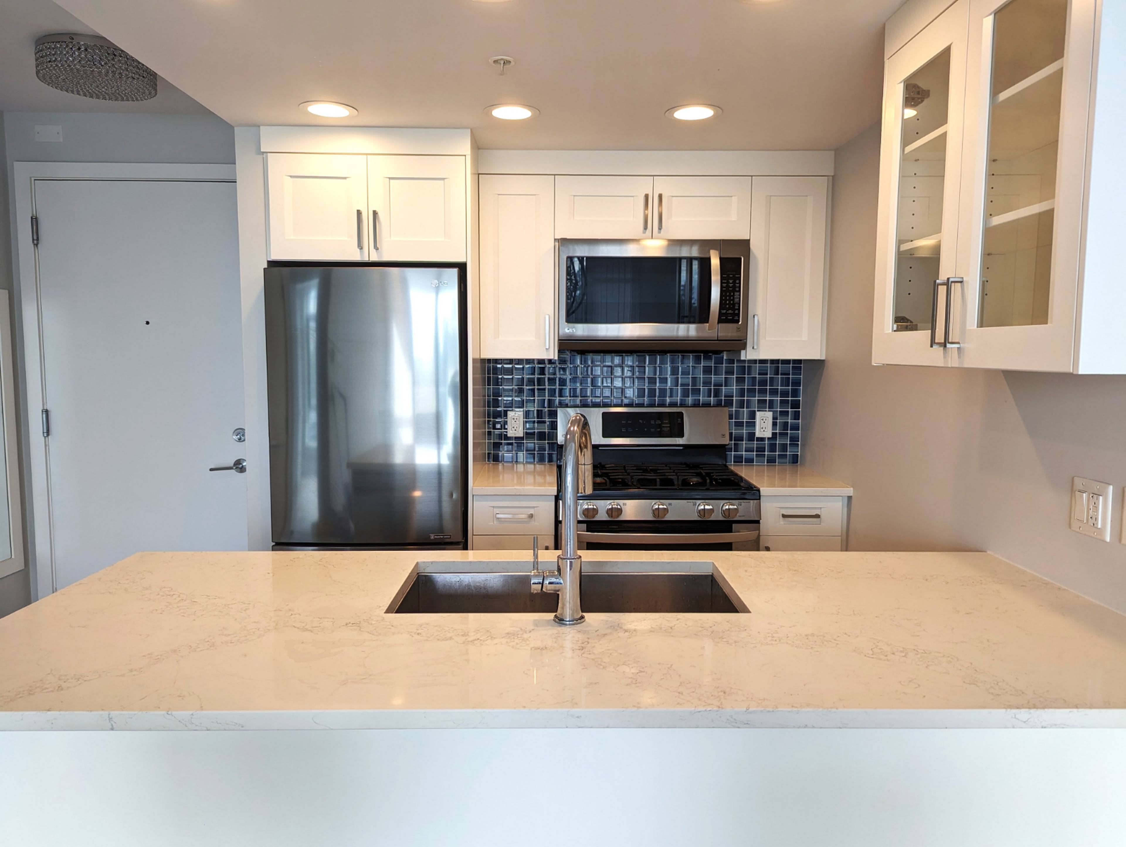 1 室  · 1 卫 for rent $2,300 / 月