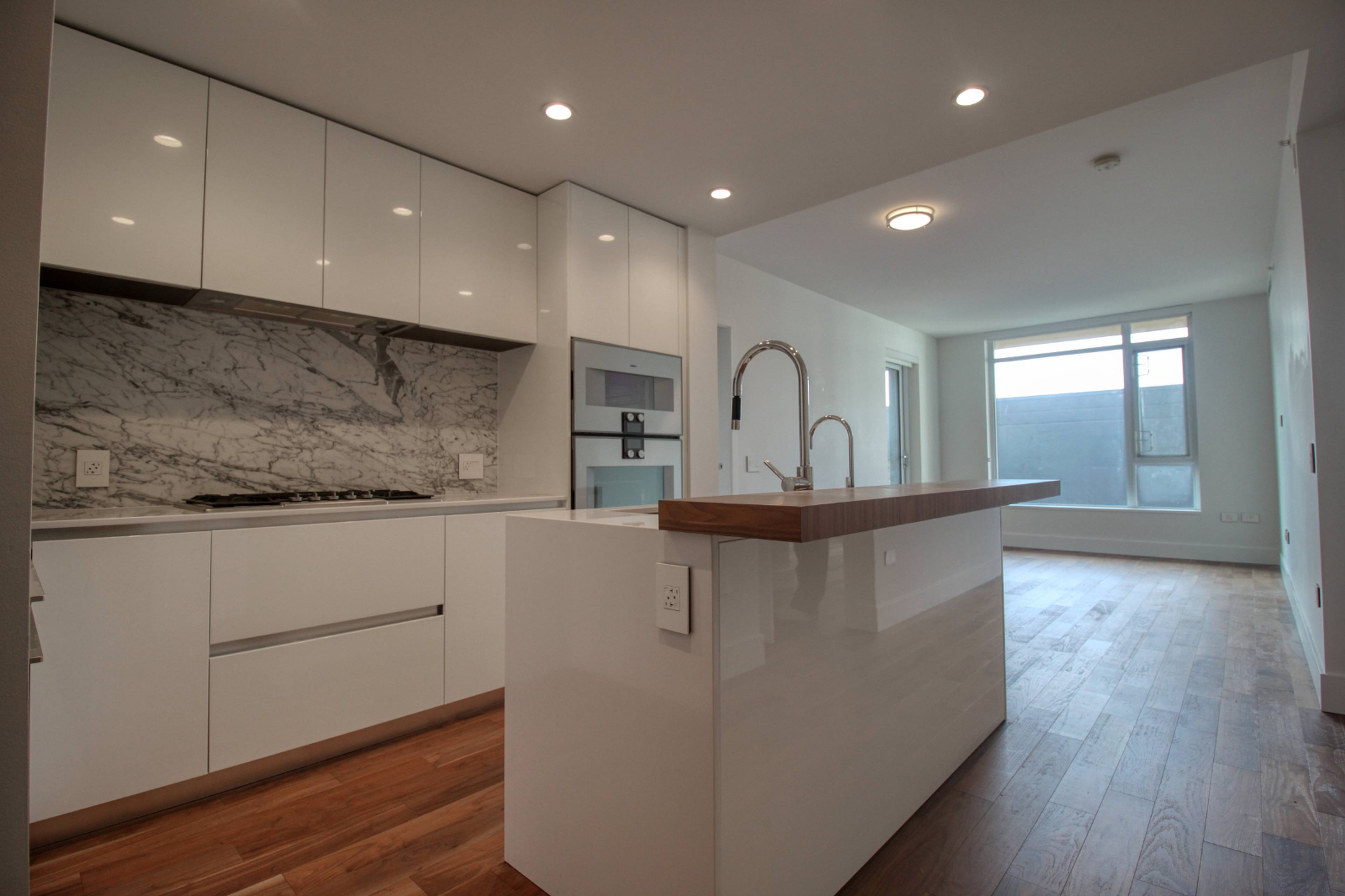 2 ch.  · 2 s. de bains for rent $3,300 / mois