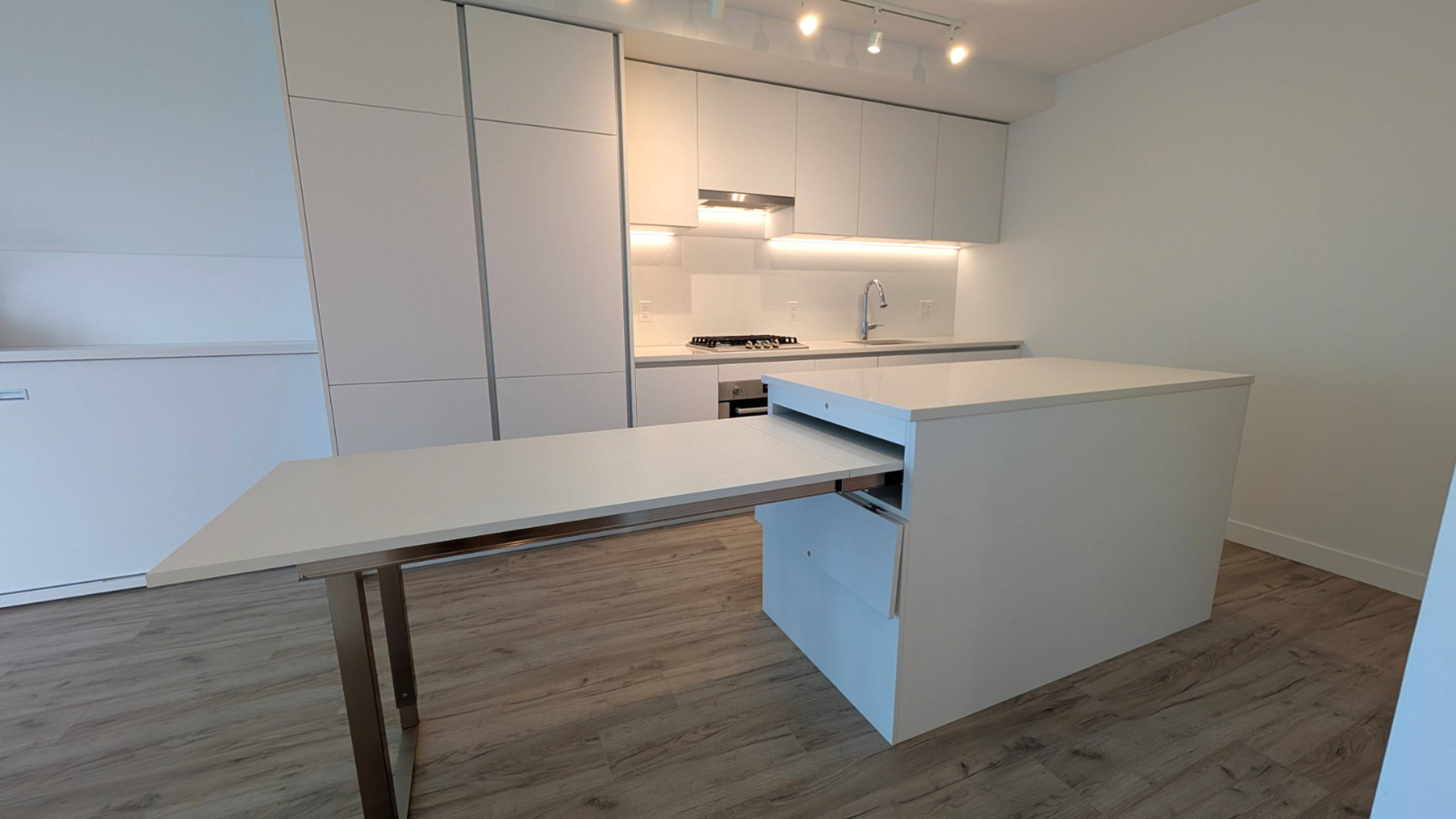 1 ch.  · 1 s. de bains for rent $2,200 / mois