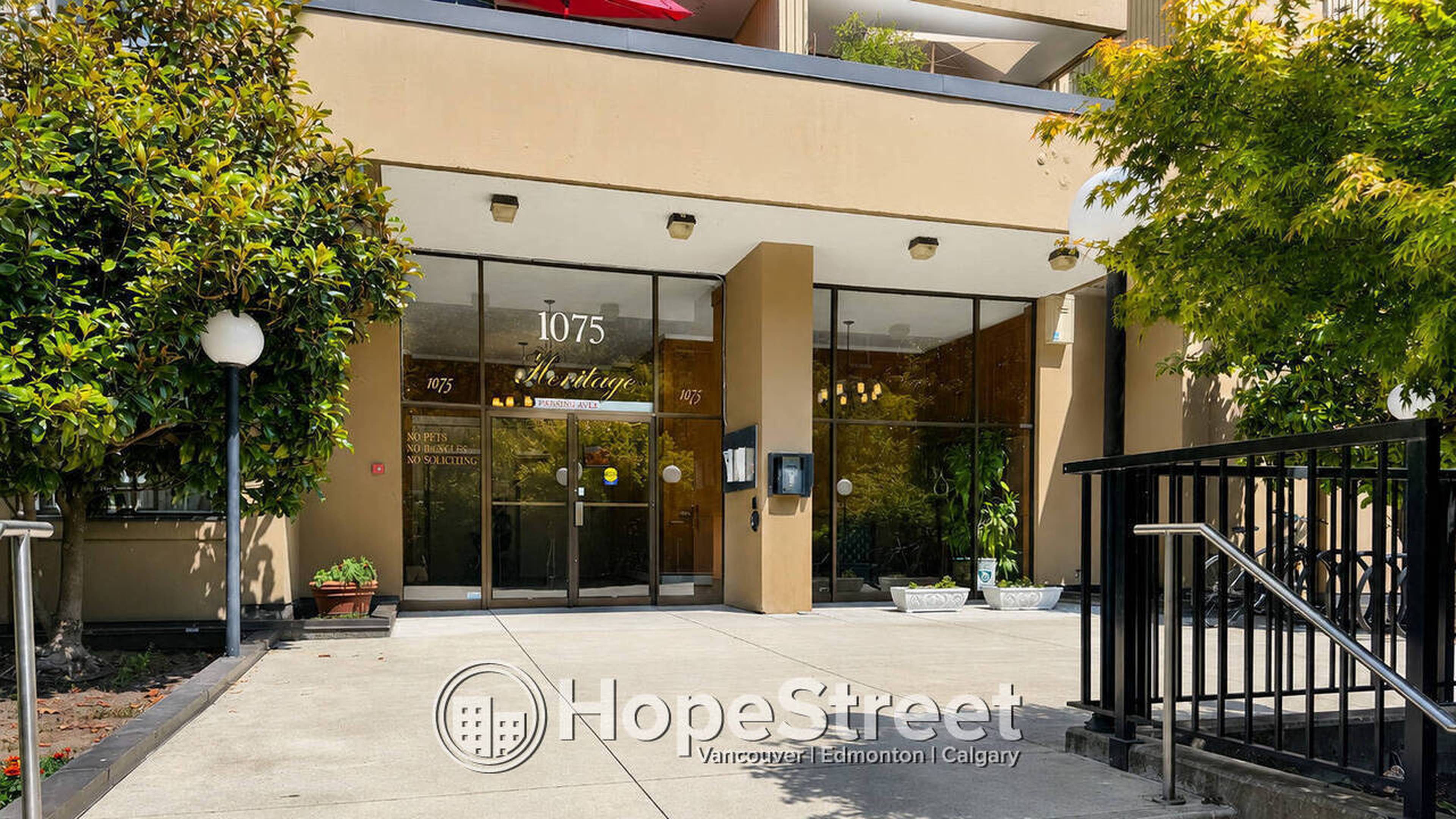 2 ch.  · 1 s. de bains for rent $3,500 / mois