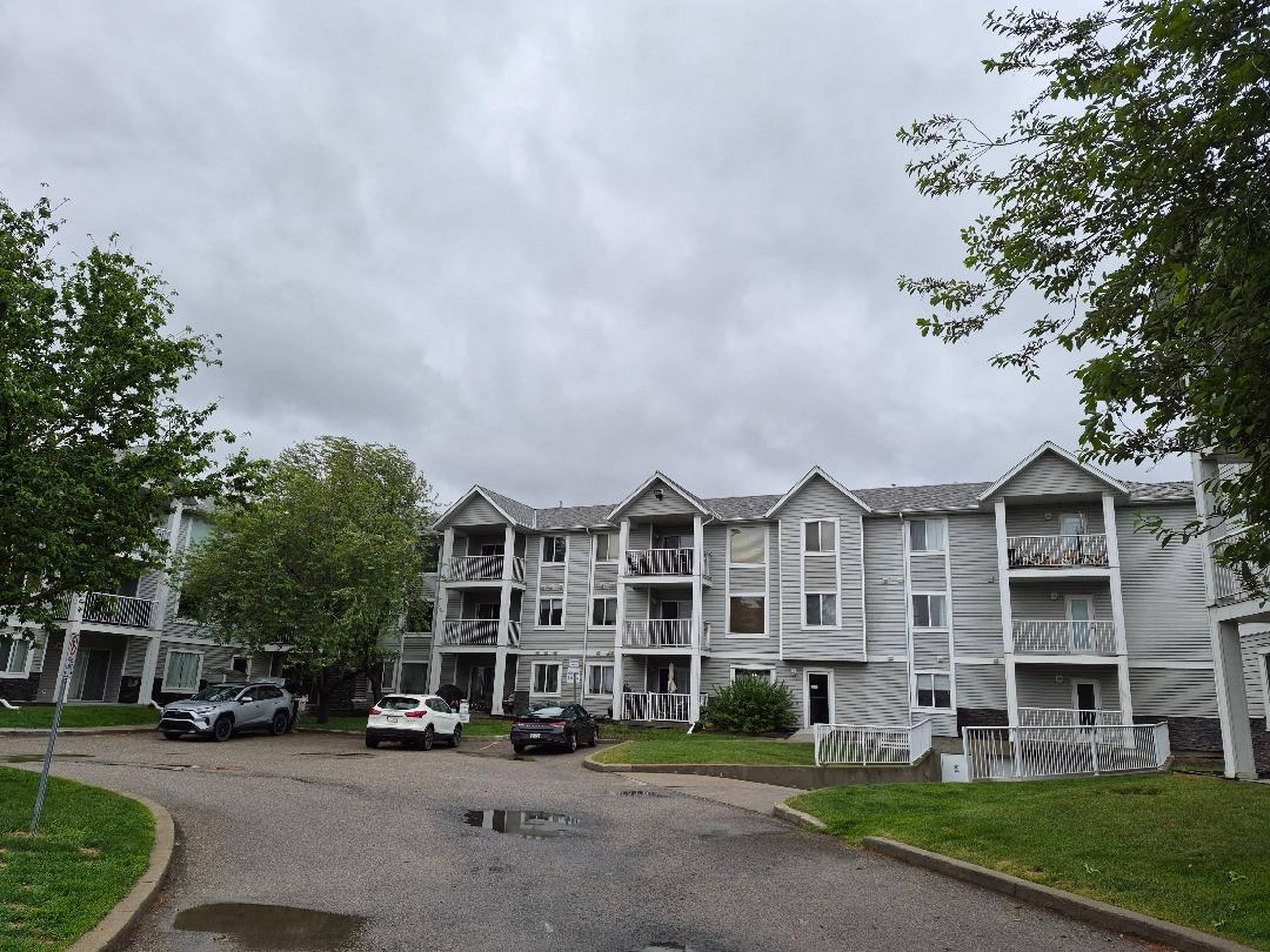 2 ch.  · 2 s. de bains for rent $1,900 / mois