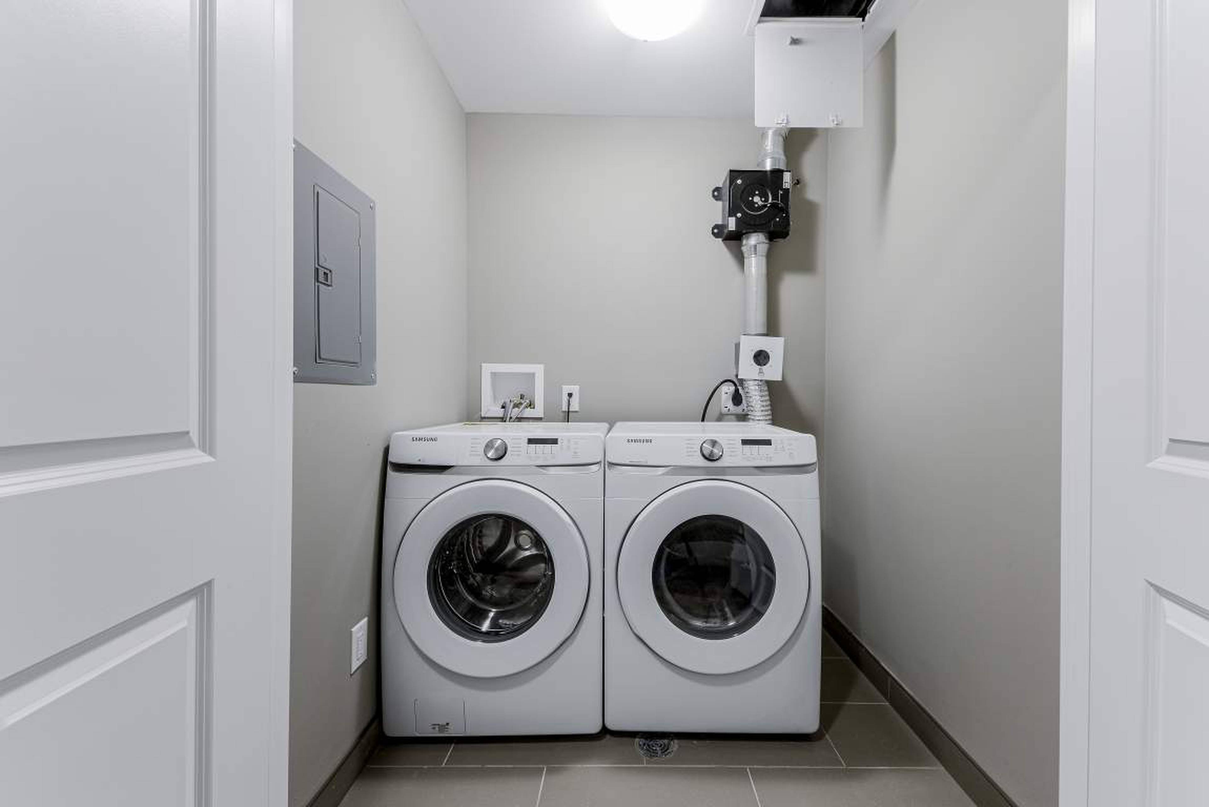 1 室  · 1 卫 for rent $1,999 / 月