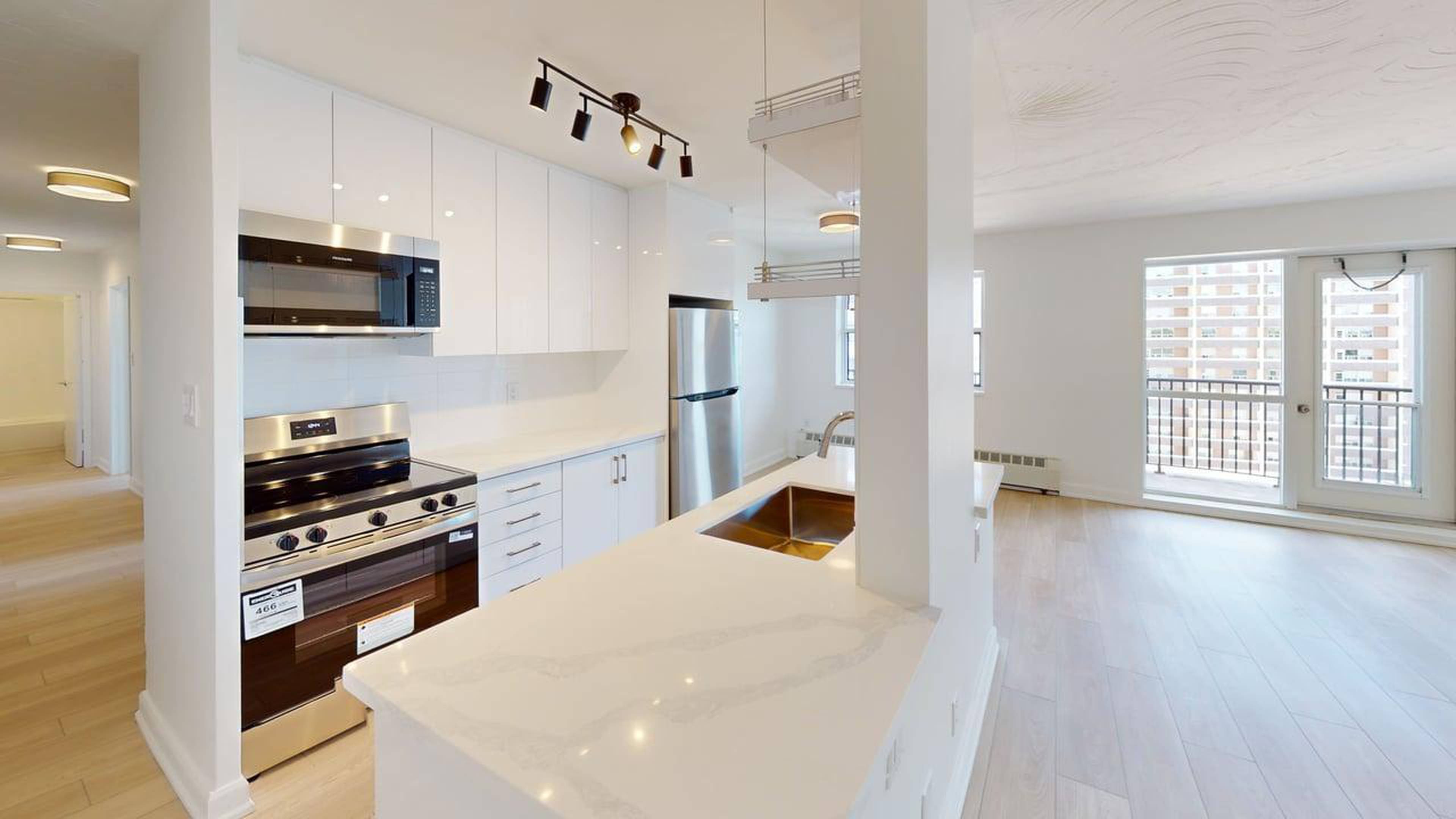 1 ch.  · 1 s. de bains for rent $2,150 / mois