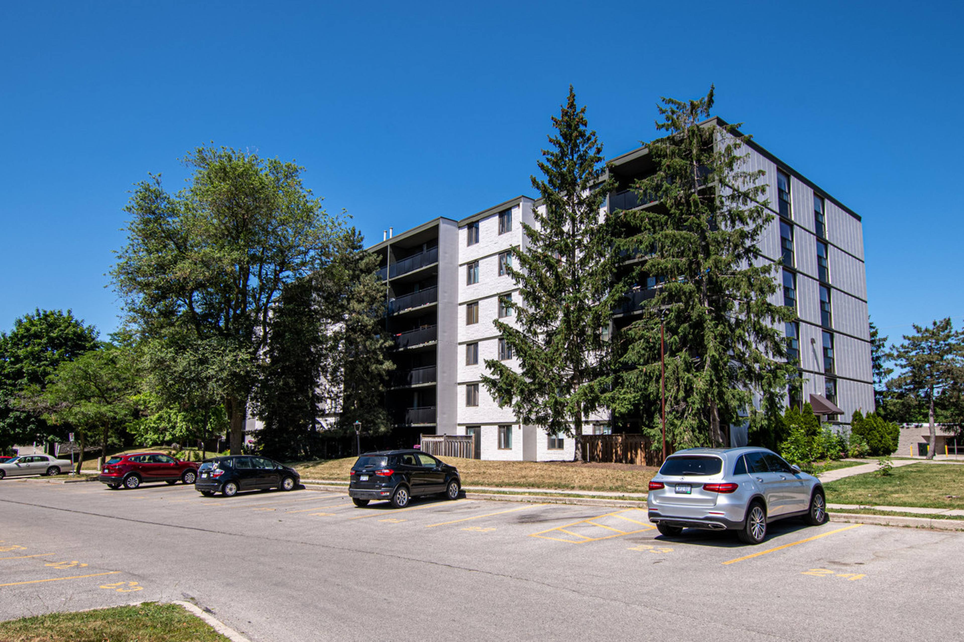 3 ch.  · 1 s. de bains for rent $2,648 / mois