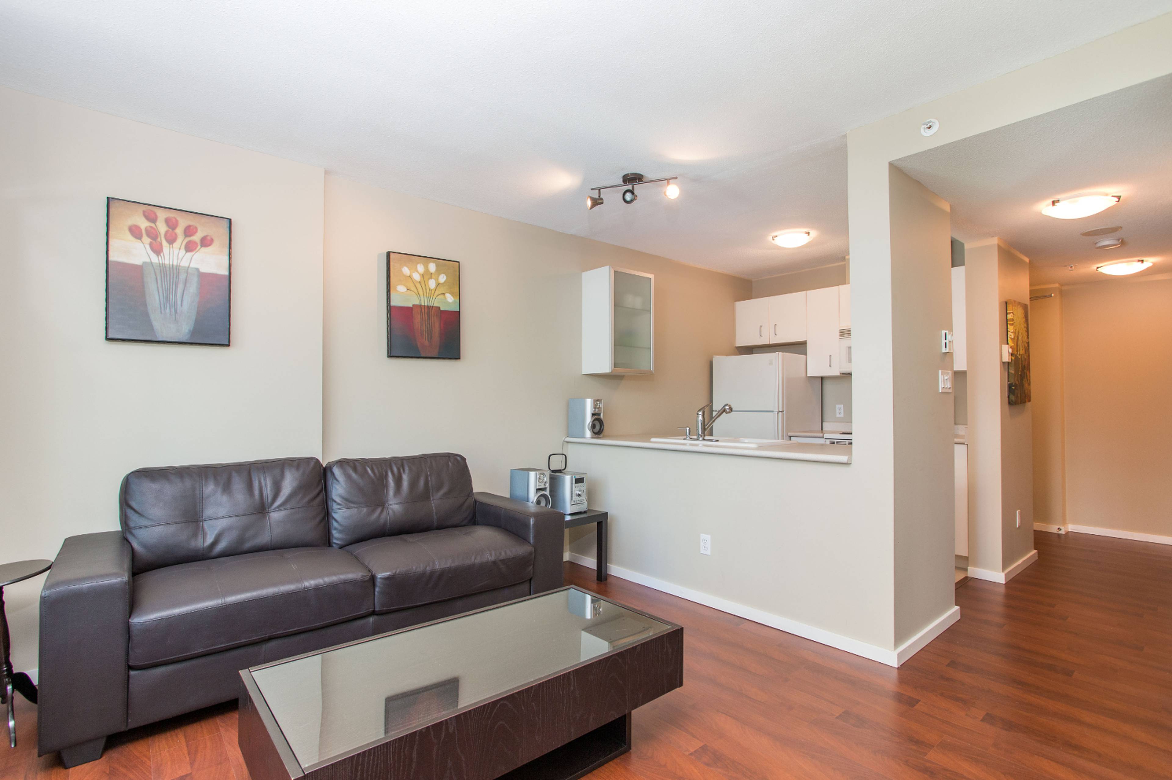 1 ch.  · 1 s. de bains for rent $2,600 / mois