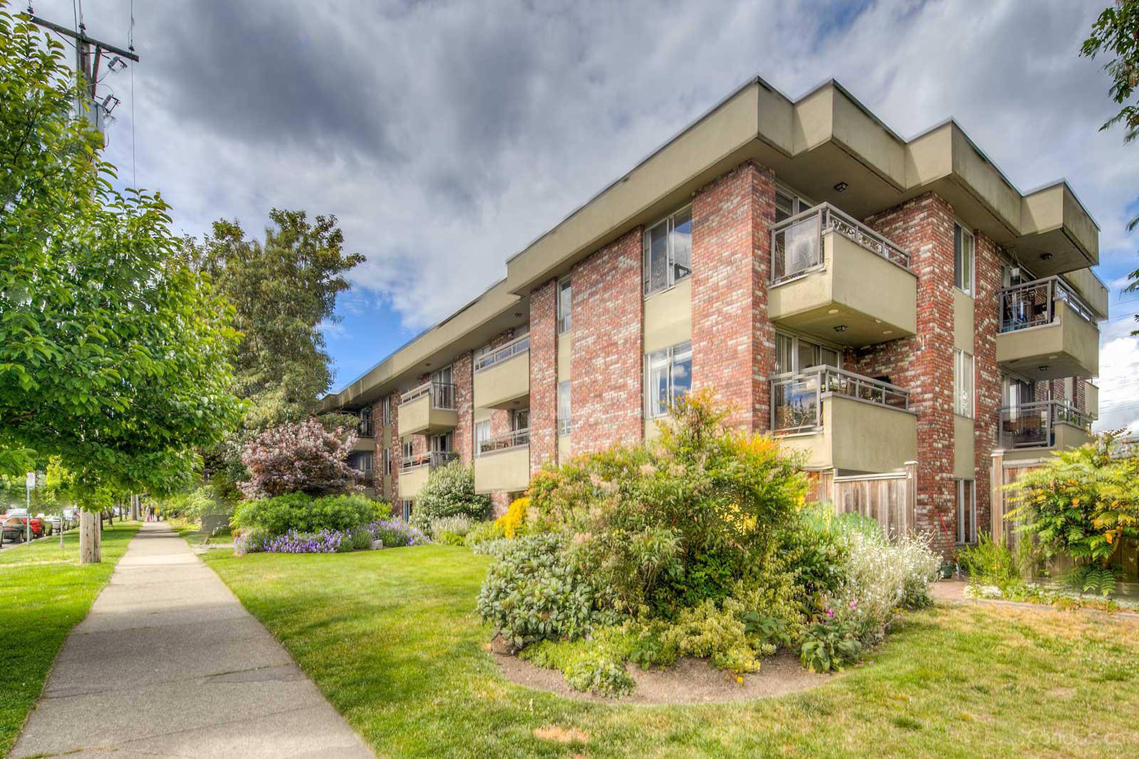 1 ch.  · 1 s. de bains for rent $2,690 / mois