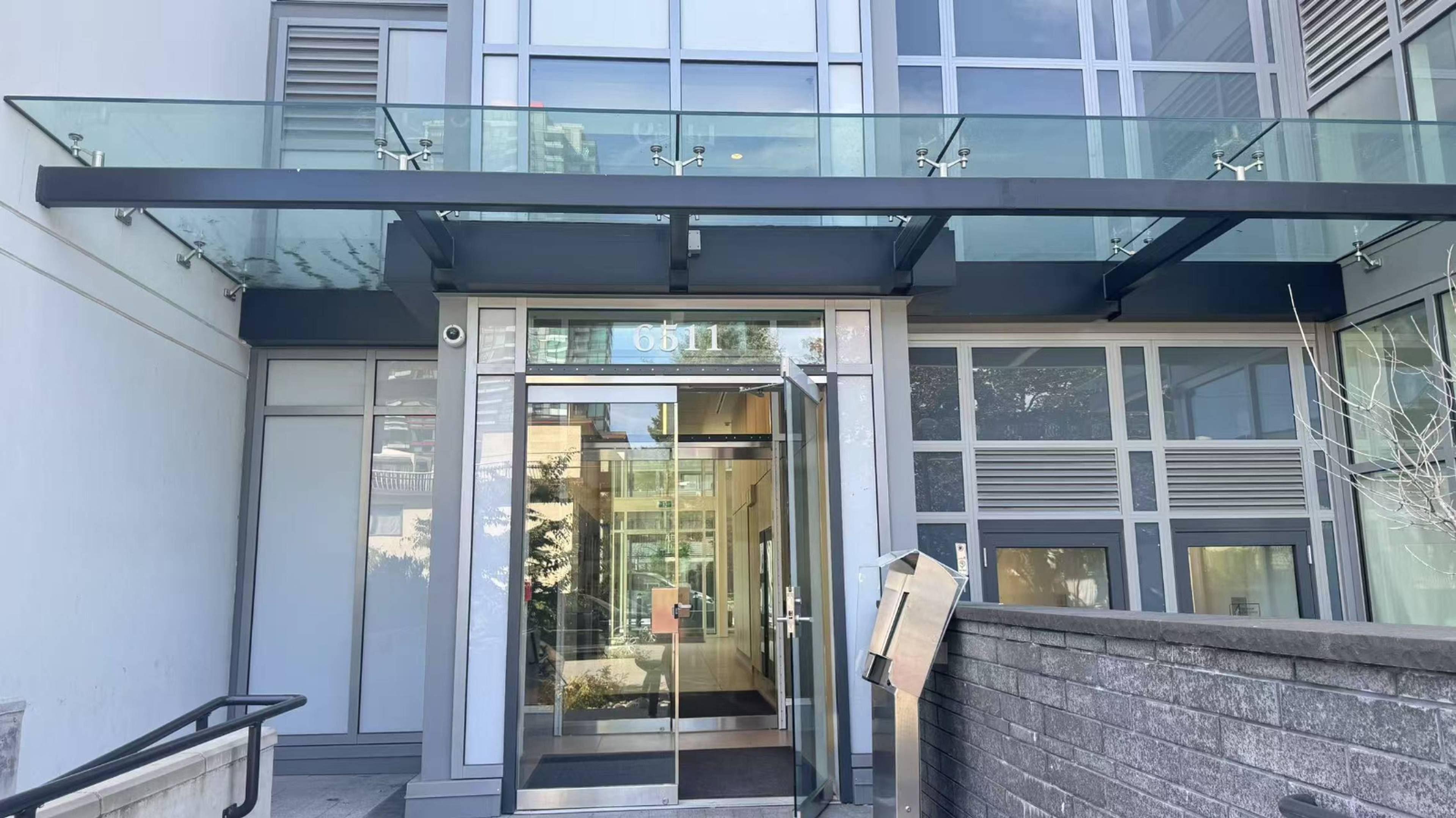 3 ch.  · 2 s. de bains for rent $3,800 / mois