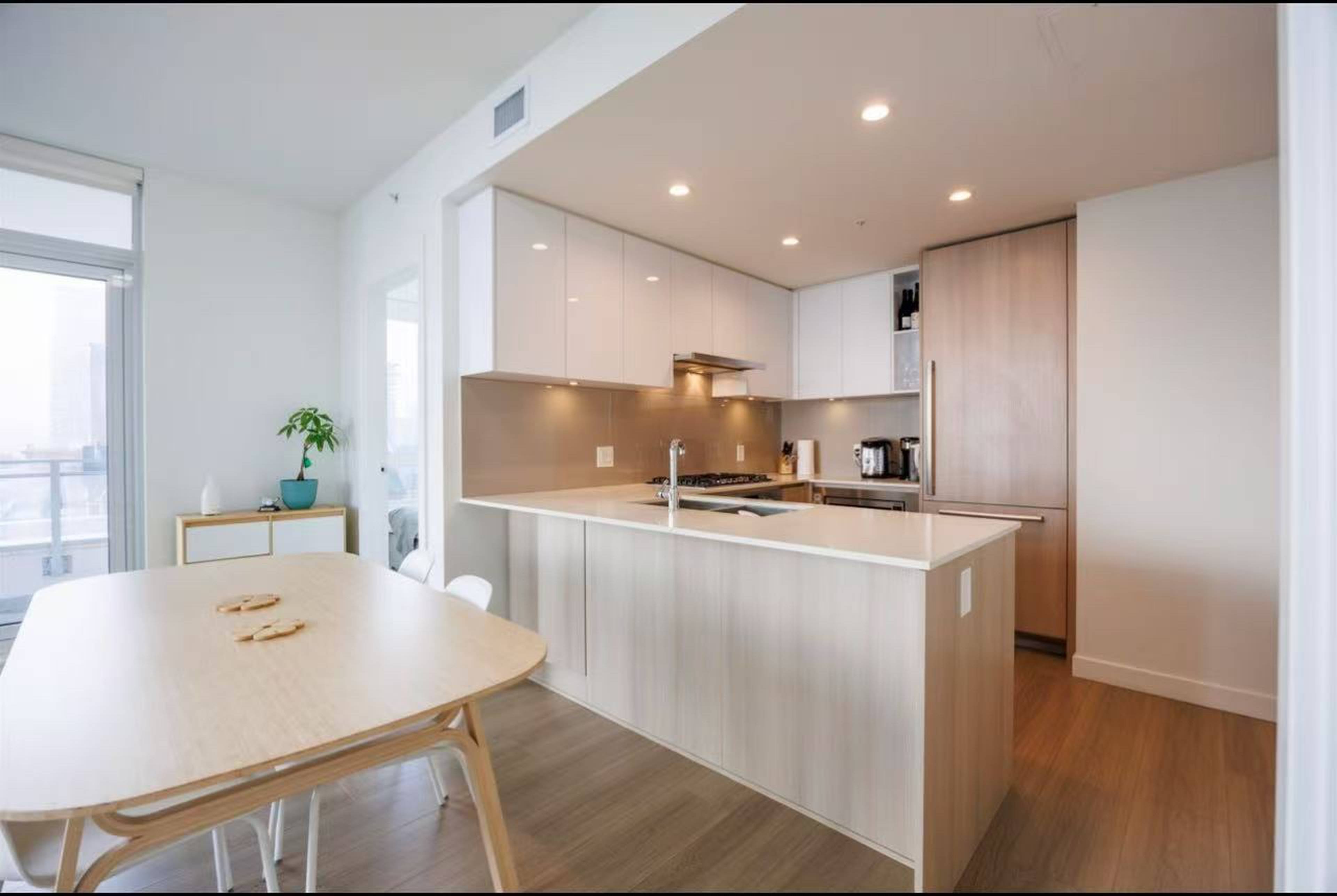 2 ch.  · 2 s. de bains for rent $3,100 / mois