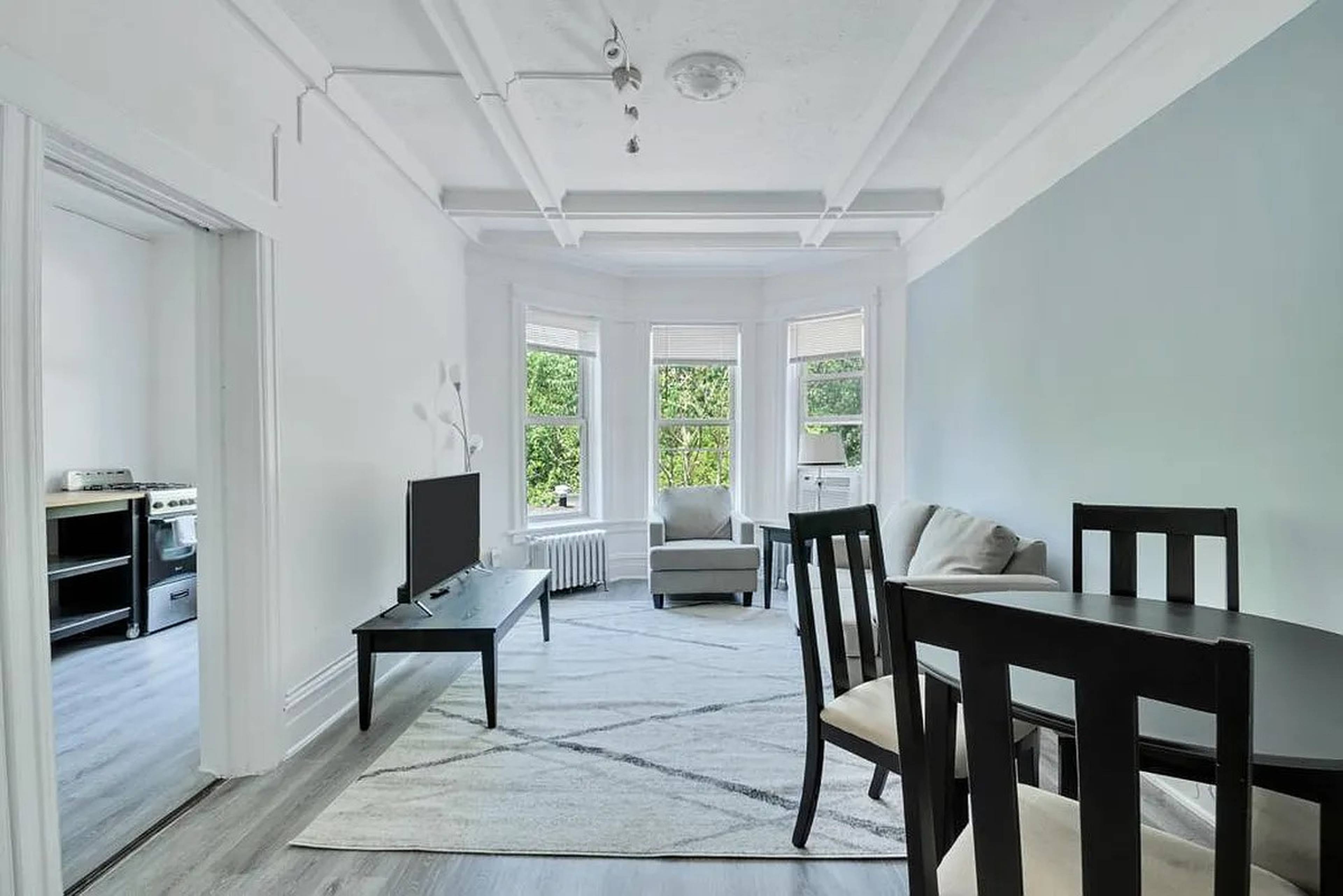 1 室  · 1 卫 for rent $1,100 / 月